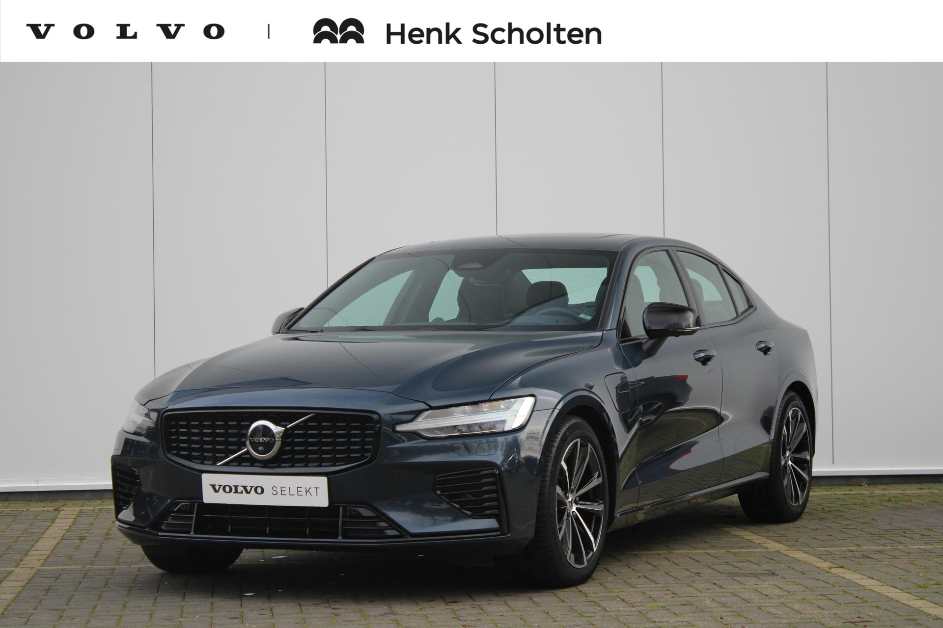 Volvo S60 T6 AUT8 350PK Ultimate Dark, Bowers & Wilkins Audio, Verwarmbare Voorstoelen, 360 Graden Camera, Verwarmbare Achterbank, Keyless Entry, Navigatiesysteem, Panorama Dak, Adaptieve Cruise Control, Dodehoekdetectie Met Correctie