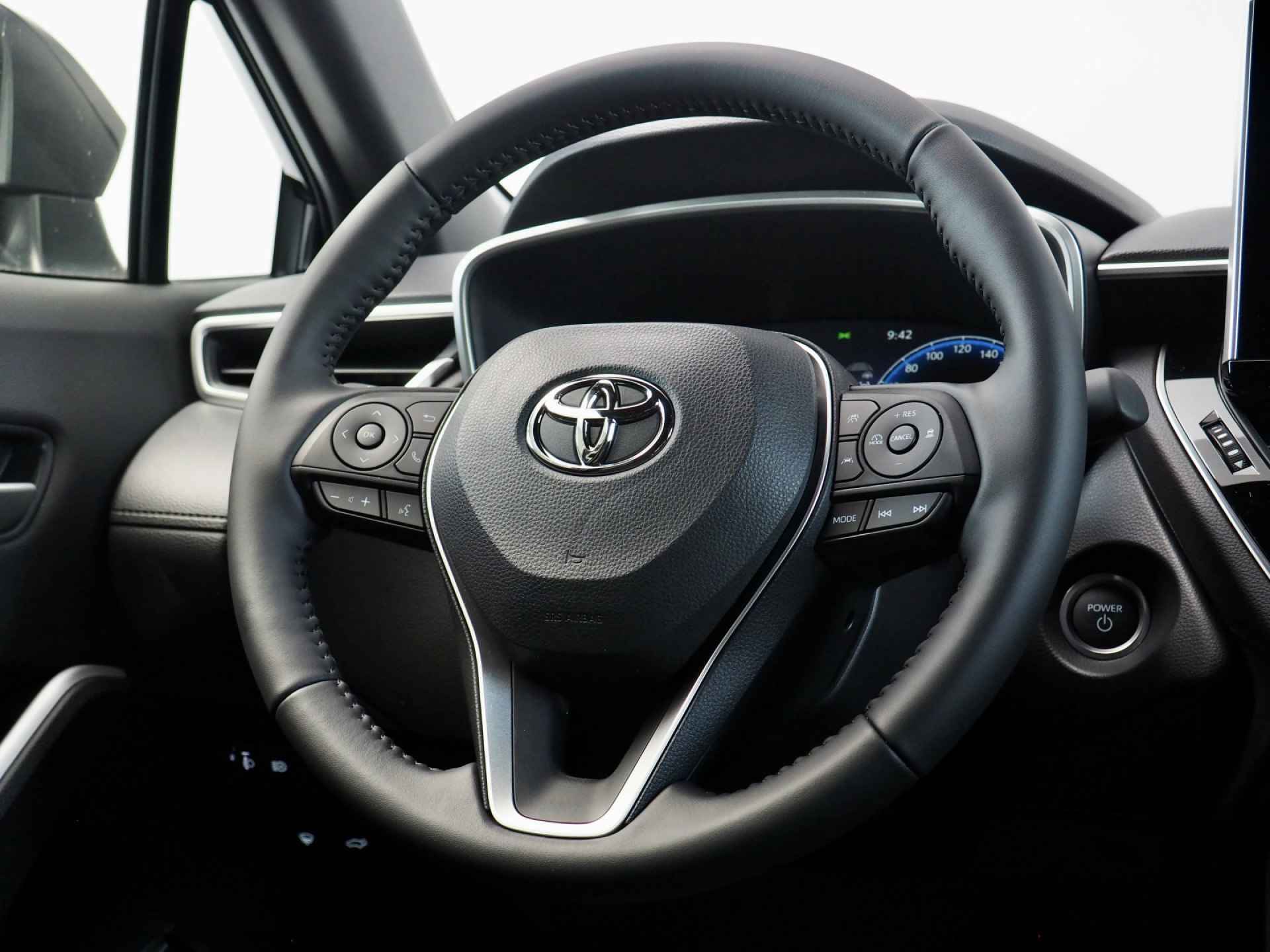 Toyota Corolla Cross Hybrid 140 Style | Dodehoekdetectie | Toyota Safety Sense 3 | Voorstoelen- en Stuurwiel Verwarmd | Apple CarPlay/ Android Auto | Adaptive Cruise Control | Achteruitrijcamera | Draadloos Telefoonlader - 28/36