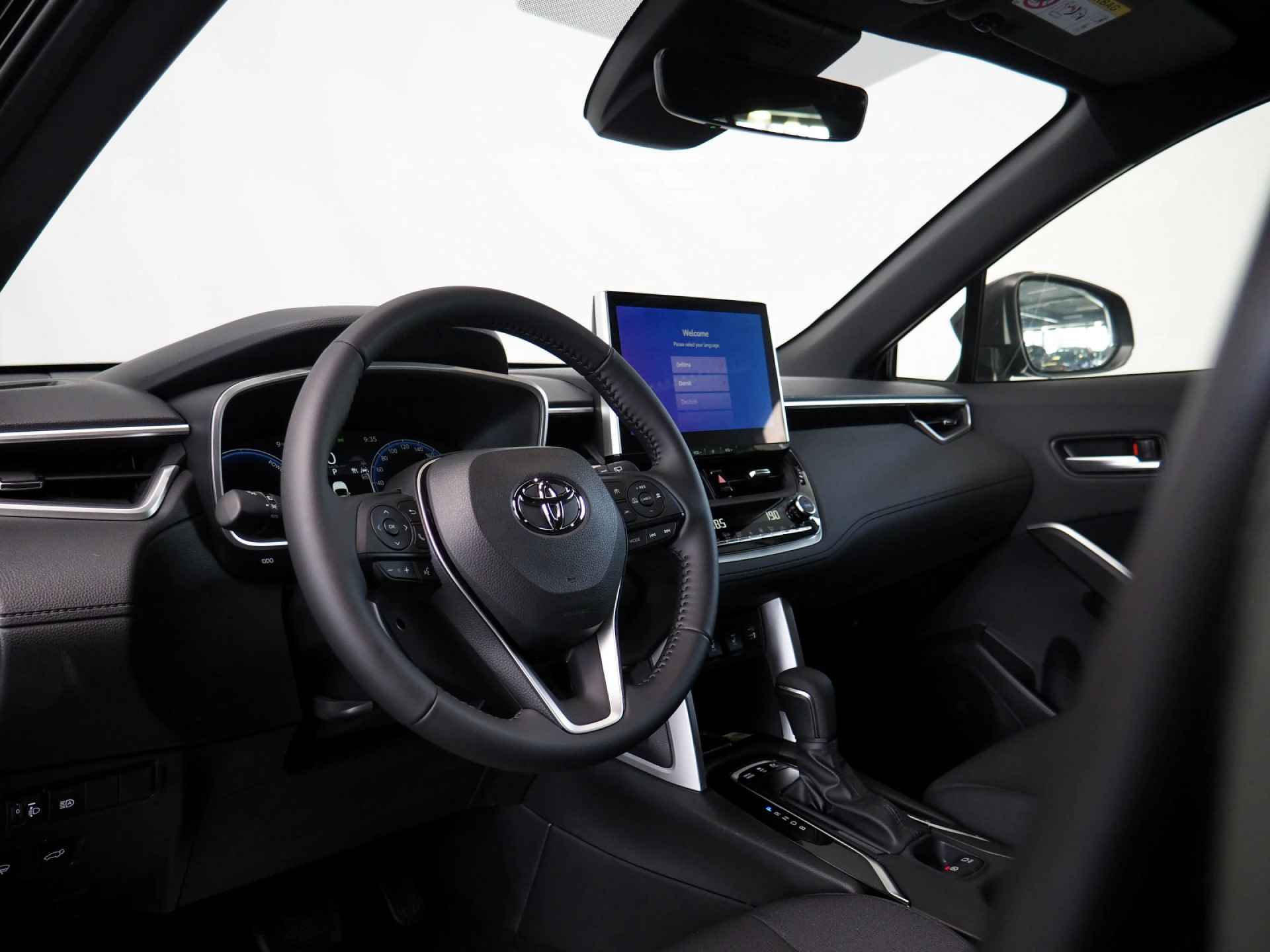 Toyota Corolla Cross Hybrid 140 Style | Dodehoekdetectie | Toyota Safety Sense 3 | Voorstoelen- en Stuurwiel Verwarmd | Apple CarPlay/ Android Auto | Adaptive Cruise Control | Achteruitrijcamera | Draadloos Telefoonlader - 10/36