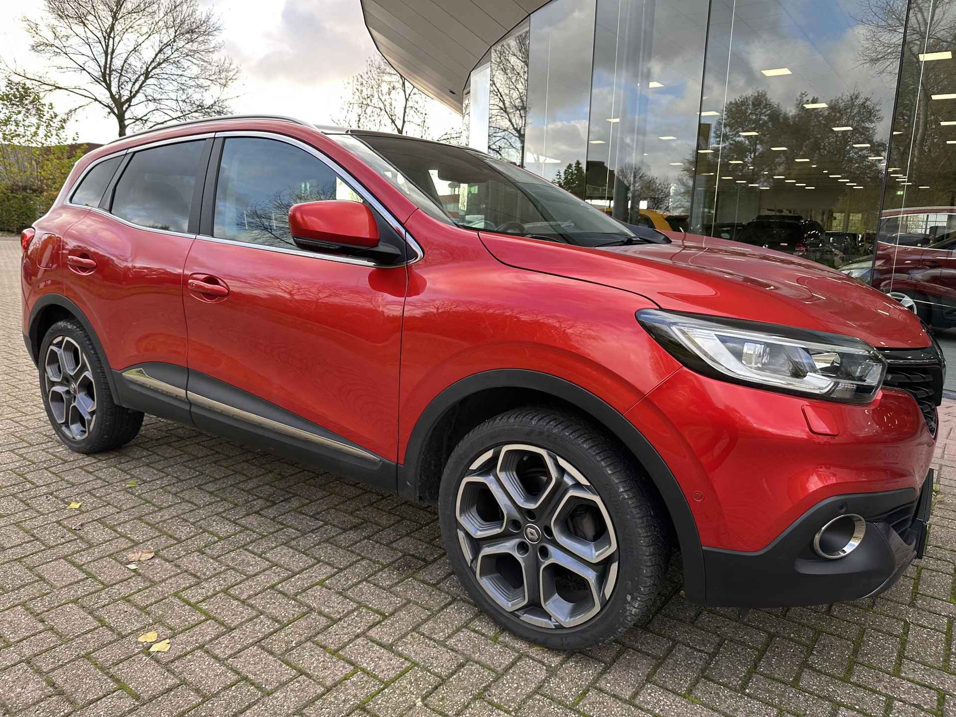 Renault Kadjar 1.2 TCe 130 EDC Intens | Panodak | Trekhaak | LM velgen 18" | Stoel- en voorruitverwarming | PDC V+A + Camera - 6/26