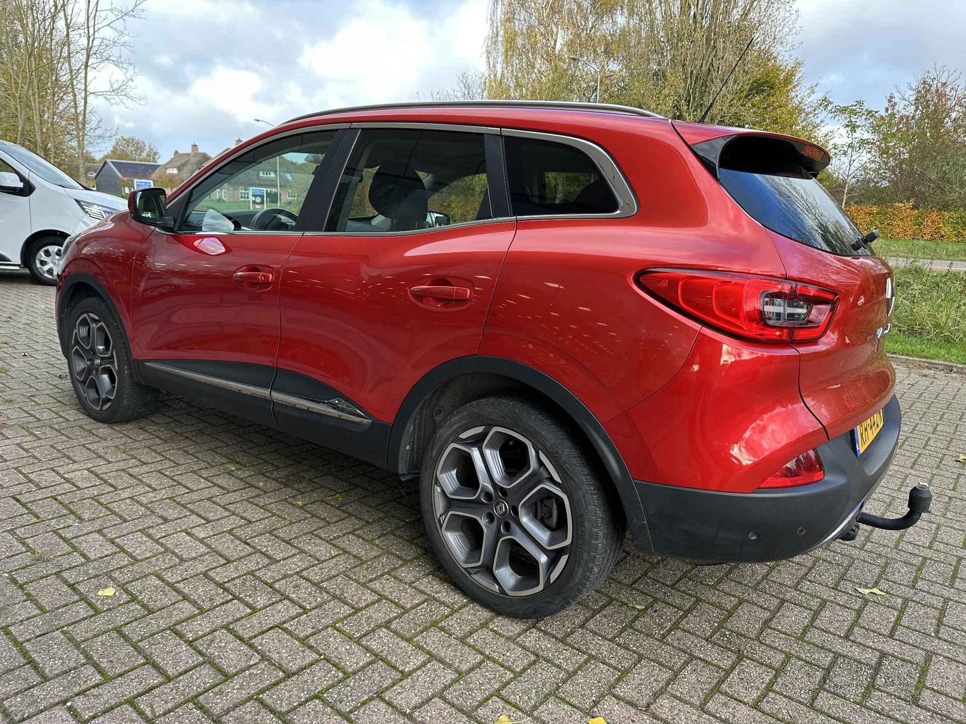 Renault Kadjar 1.2 TCe 130 EDC Intens | Panodak | Trekhaak | LM velgen 18" | Stoel- en voorruitverwarming | PDC V+A + Camera - 7/26