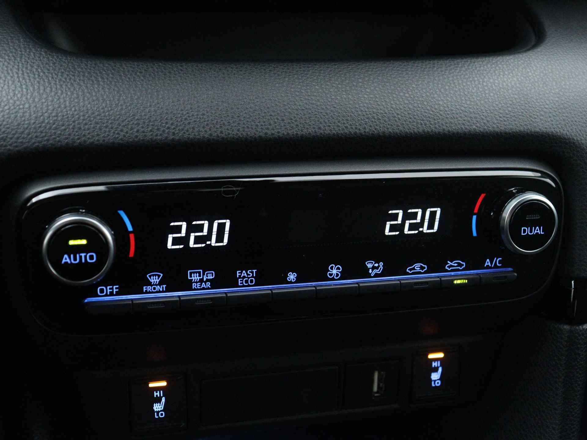 Toyota Yaris 1.5 Hybrid Launch Edition Limited | 17" Lichtmetalen velgen | Stoelverwarming | - 12/44