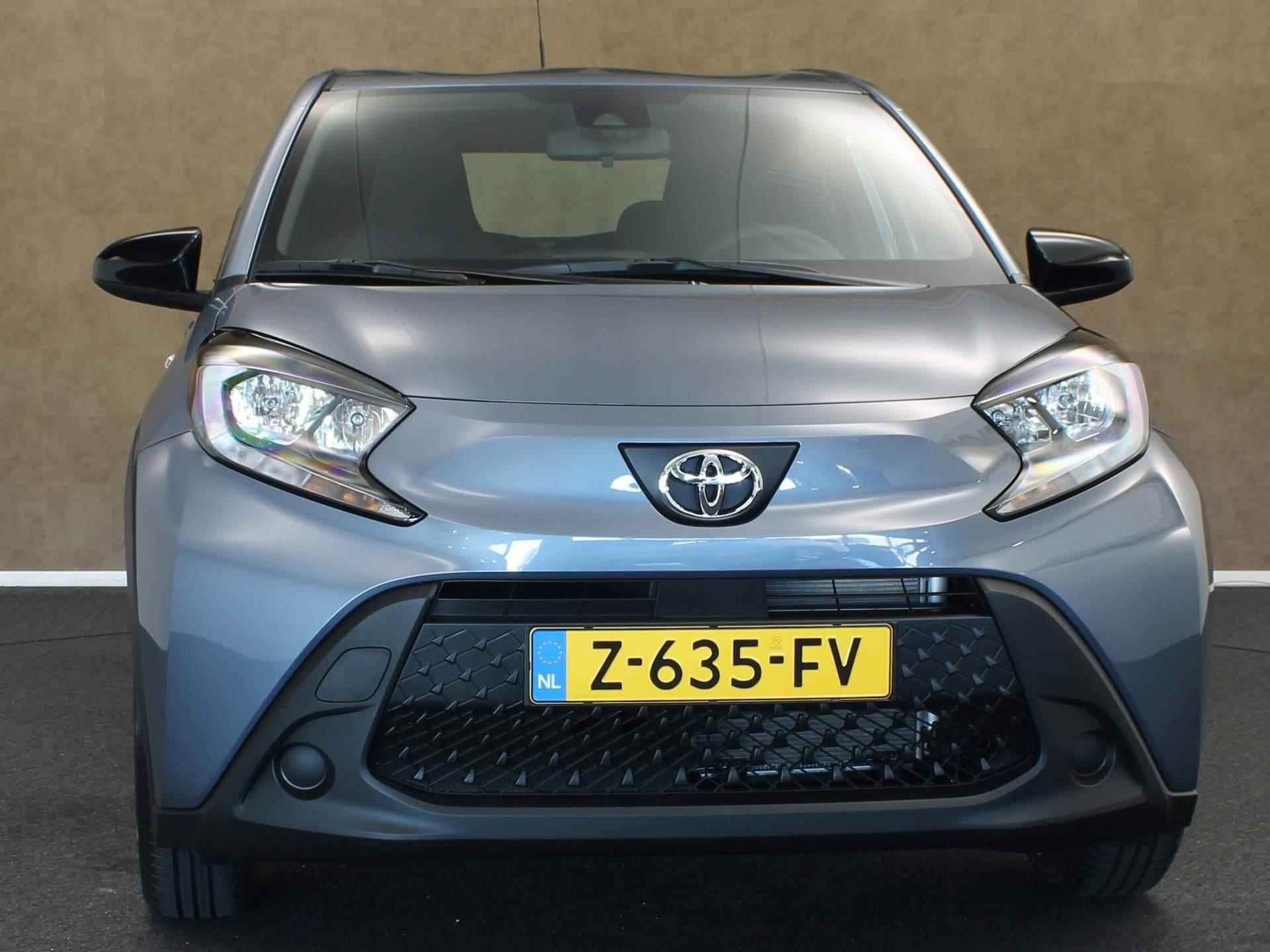 Toyota Aygo X 1.0 VVT-i S-CVT play DIRECT UIT VOORRAAD LEVERBAAR! - AUTOMAAT - APPLE CARPLAY/ANDROID AUTO - AIRCO - 6/28