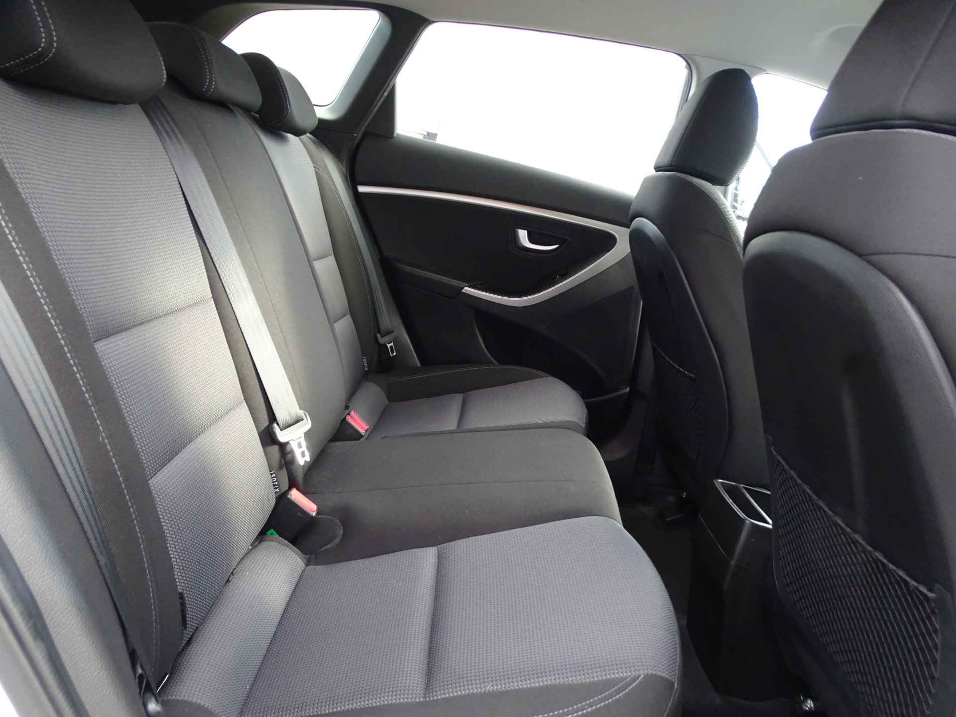 Hyundai i30 Wagon 1.6 GDI i-Motion Plus, Cruise, Clima, Navi, Camera, NAP! - 29/57