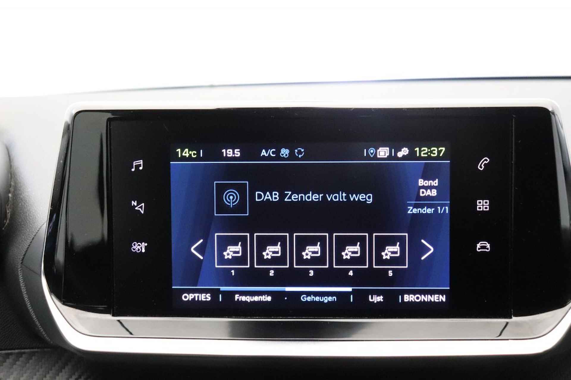 PEUGEOT 208 e-208 Active Pack 50 kWh - Carplay, Clima (15.325 na SUBSIDIE) - 17/28