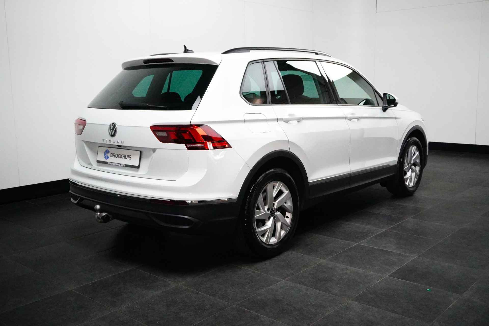 Volkswagen Tiguan 1.5 TSI 150PK DSG-7 Life + | TREKHAAK | CAMERA | NAVI BY APP | STOELVERW. - 6/28