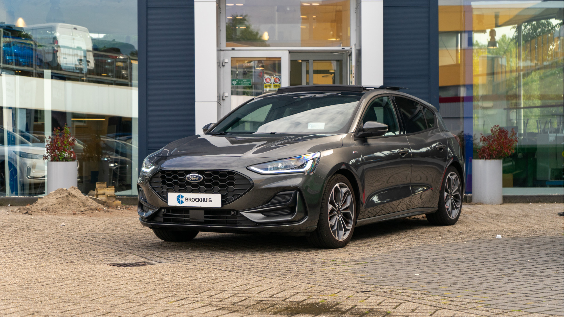 Ford Focus 1.0 EcoBoost Hybrid ST Line X | Panoramadak | 18'' LM Velgen | Winterpack | Driver assistance pack | Head up dsiplay |