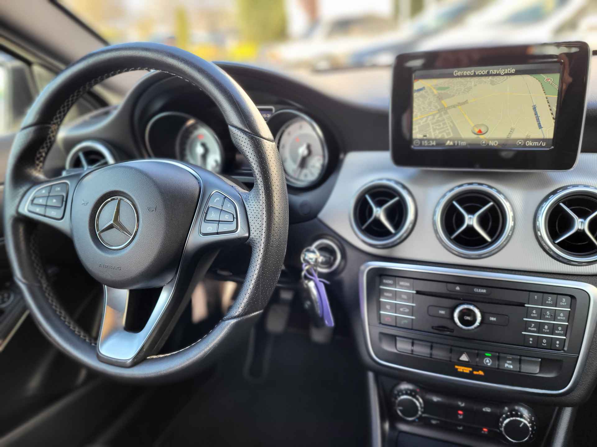 Mercedes-Benz GLA 180 Ambition Urban, Navigatie, Trekhaak, Half leer, PDC, Rijklaar met beurt & garantie! - 18/30