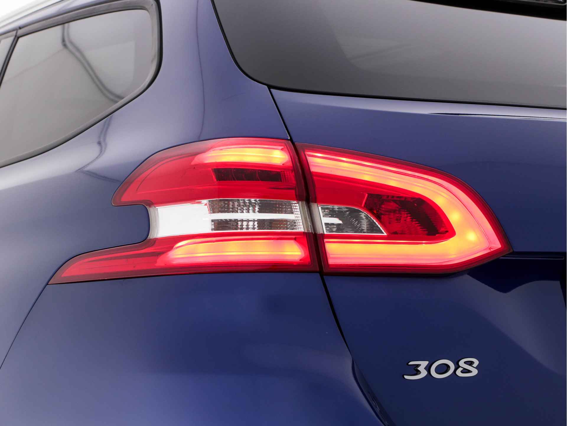 Peugeot 308 SW 1.6 BlueHDI Blue Lease Executive *PANO | NAVI-FULLMAP | SURROUND-VIEW | SPORT-SEATS | DAB | ECC | PDC | CRUISE | APP-CONNECT | LANE-ASSIST* - 28/33