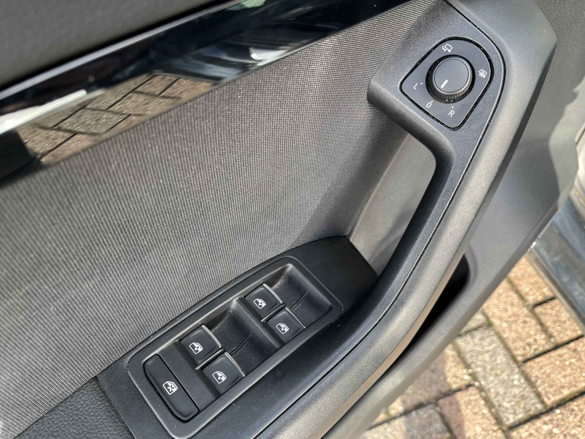 SEAT Ateca 1.5 TSI FR / AUTOMAAT/ TREKHAAK/ PANO/ 360 CAMERA/ PARK. SENSOREN/ DODE HOEK/ KEYLESS/ STOEL VERWARM./ VIRTUAL COCKPIT/ ADAPT. CRUISE/ APP CONNECT/ NAVI/ CLIMA/ DAB/ 19" LMV/ - 8/31