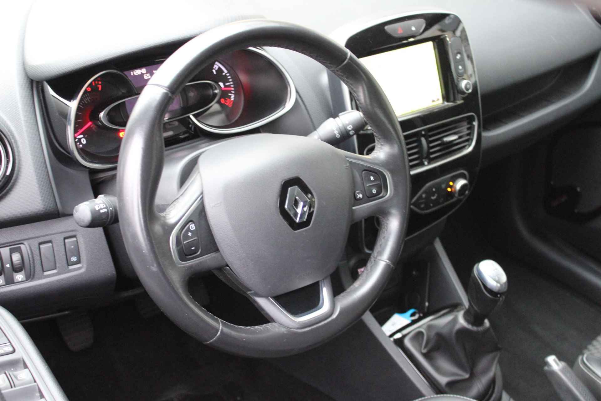 Renault Clio 0.9 TCe 90 Intens | Navigatiesysteem | Parkeersensoren | Cruisecontrol - 25/31