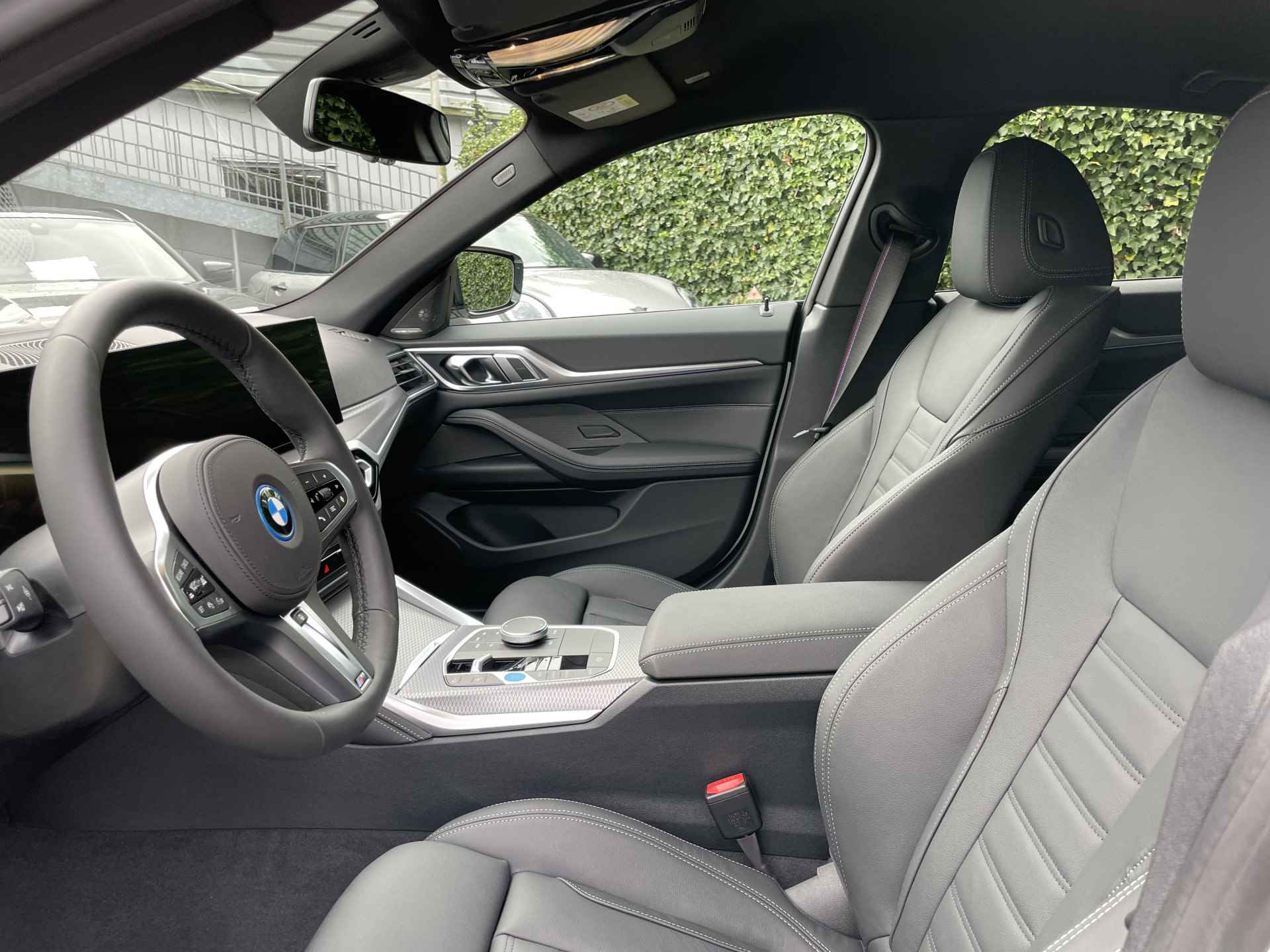 BMW i4 eDrive40 High Exe | M-Sport Pro | Harman/Kardon | Stuur + Stoelverw. | Getint Glas - 9/33