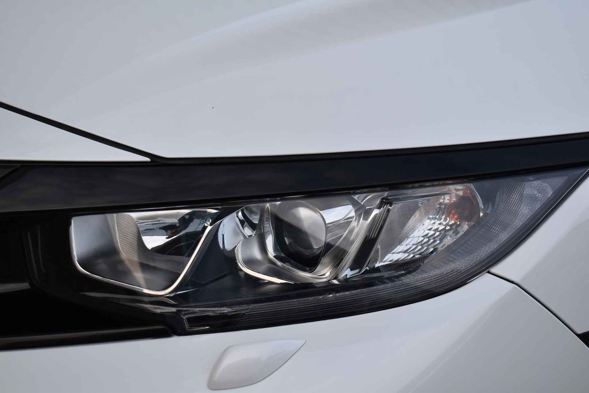 Honda Civic 1.0 i-VTEC Elegance |Zeer nette auto| Zeer compleet| Navigatie| Achteruitrijcamera| Stoelverwarming| - 9/38