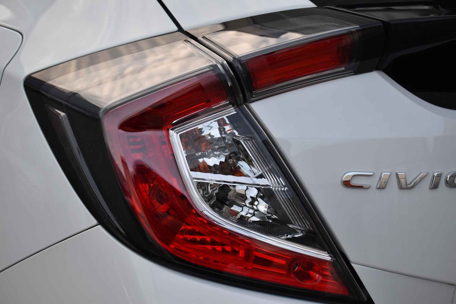 Honda Civic 1.0 i-VTEC Elegance |Zeer nette auto| Zeer compleet| Navigatie| Achteruitrijcamera| Stoelverwarming| - 12/38