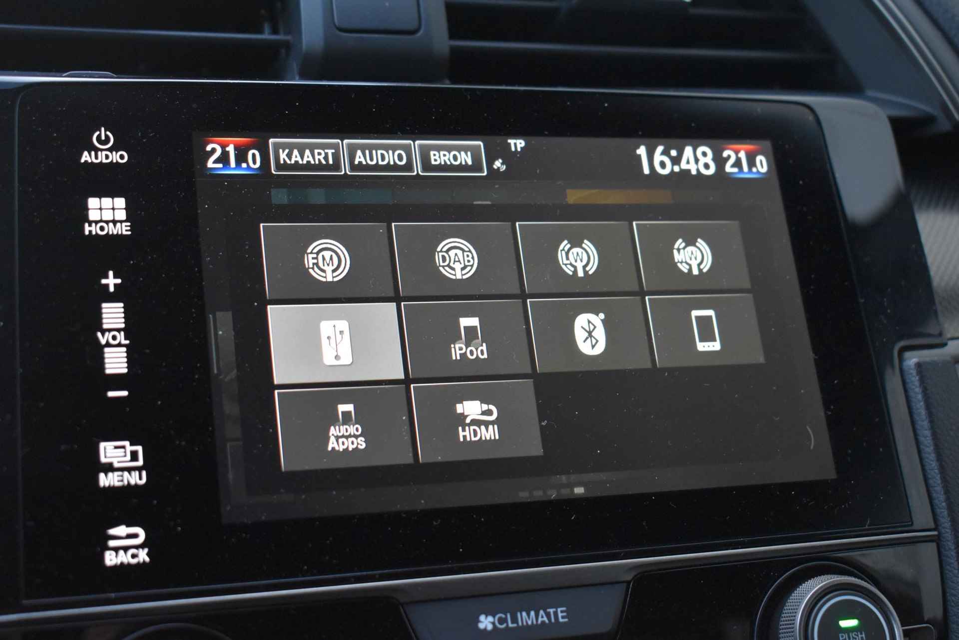 Honda Civic 1.0 i-VTEC Elegance |Zeer nette auto| Zeer compleet| Navigatie| Achteruitrijcamera| Stoelverwarming| - 26/38