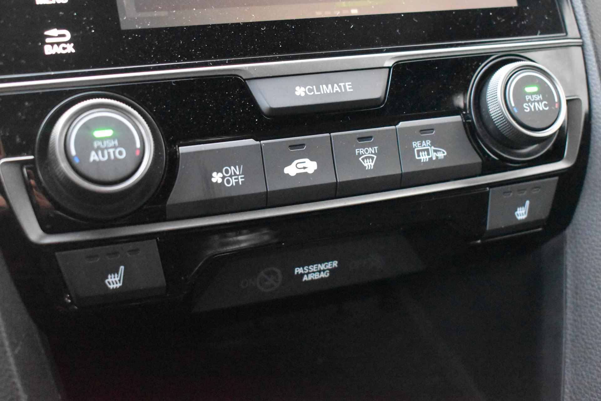 Honda Civic 1.0 i-VTEC Elegance |Zeer nette auto| Zeer compleet| Navigatie| Achteruitrijcamera| Stoelverwarming| - 27/38