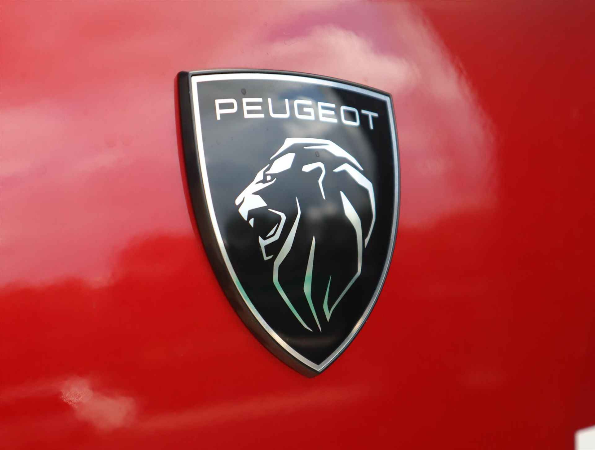 Peugeot 408 GT Plug-In Hybrid 225PK e-EAT8 Automaat, Rijklaarprijs, FOCAL HiFi Elektrisch verstelbare stoelen 360° Camera Panoramadak - 24/72