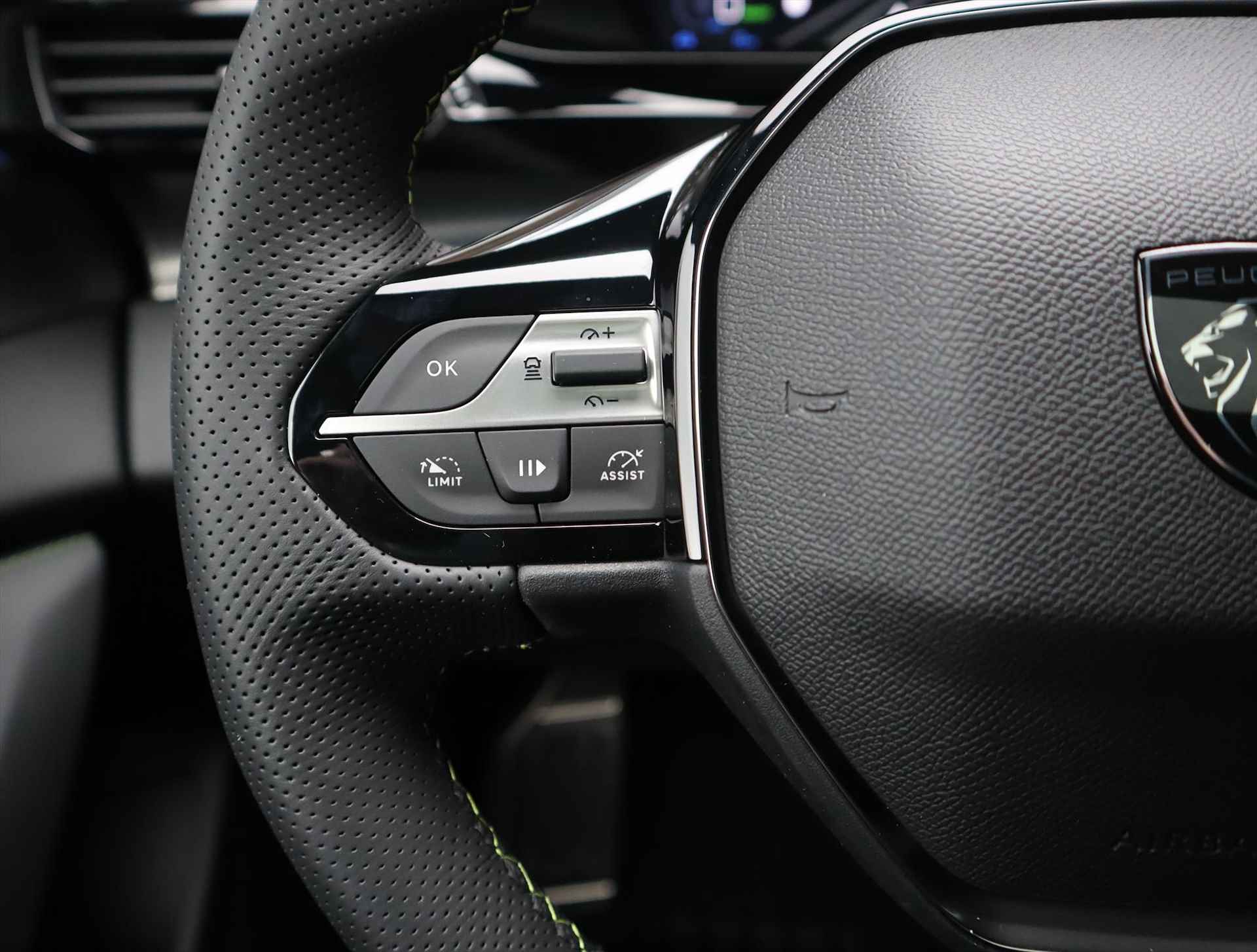 Peugeot 408 GT Plug-In Hybrid 225PK e-EAT8 Automaat, Rijklaarprijs, FOCAL HiFi Elektrisch verstelbare stoelen 360° Camera Panoramadak - 31/72