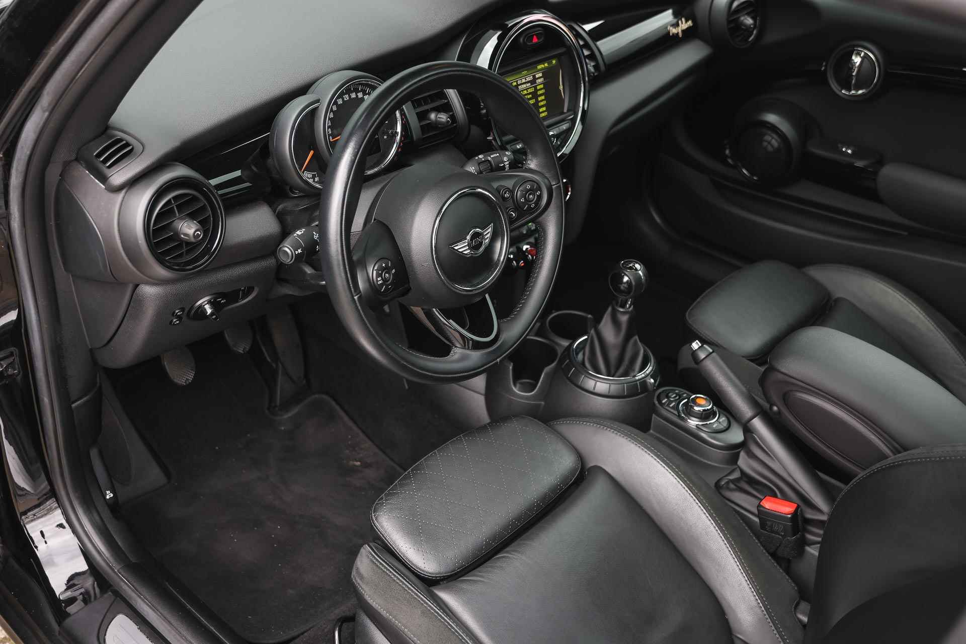 MINI Hatchback Cooper Marylebone Chili / Panoramadak / LED / Sportstoelen / PDC achter / Harman Kardon / Navigatie - 4/31