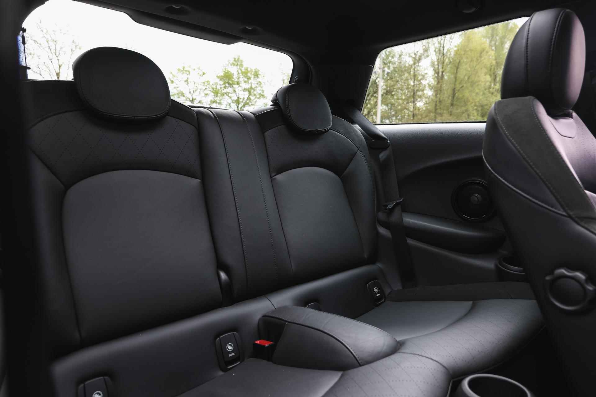 MINI Hatchback Cooper Marylebone Chili / Panoramadak / LED / Sportstoelen / PDC achter / Harman Kardon / Navigatie - 11/31