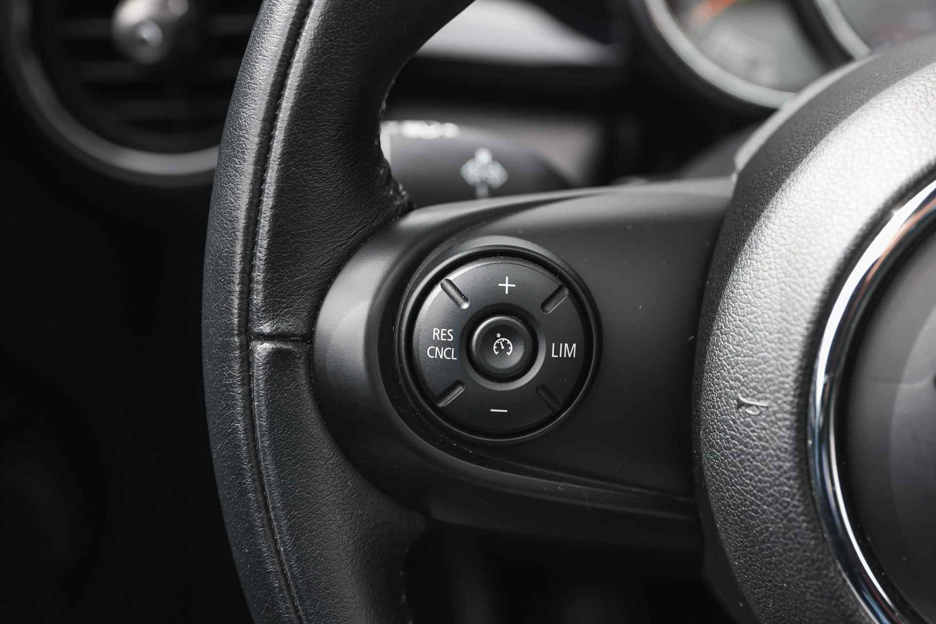MINI Hatchback Cooper Marylebone Chili / Panoramadak / LED / Sportstoelen / PDC achter / Harman Kardon / Navigatie - 13/31