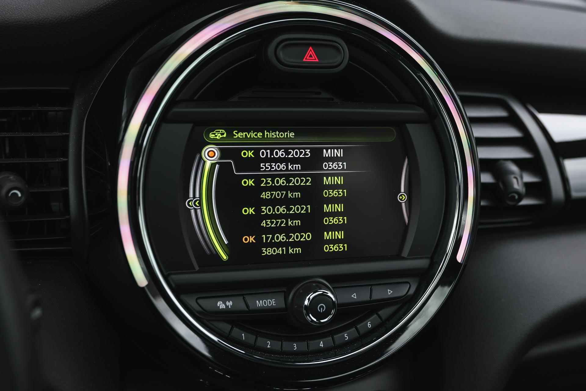 MINI Hatchback Cooper Marylebone Chili / Panoramadak / LED / Sportstoelen / PDC achter / Harman Kardon / Navigatie - 17/31