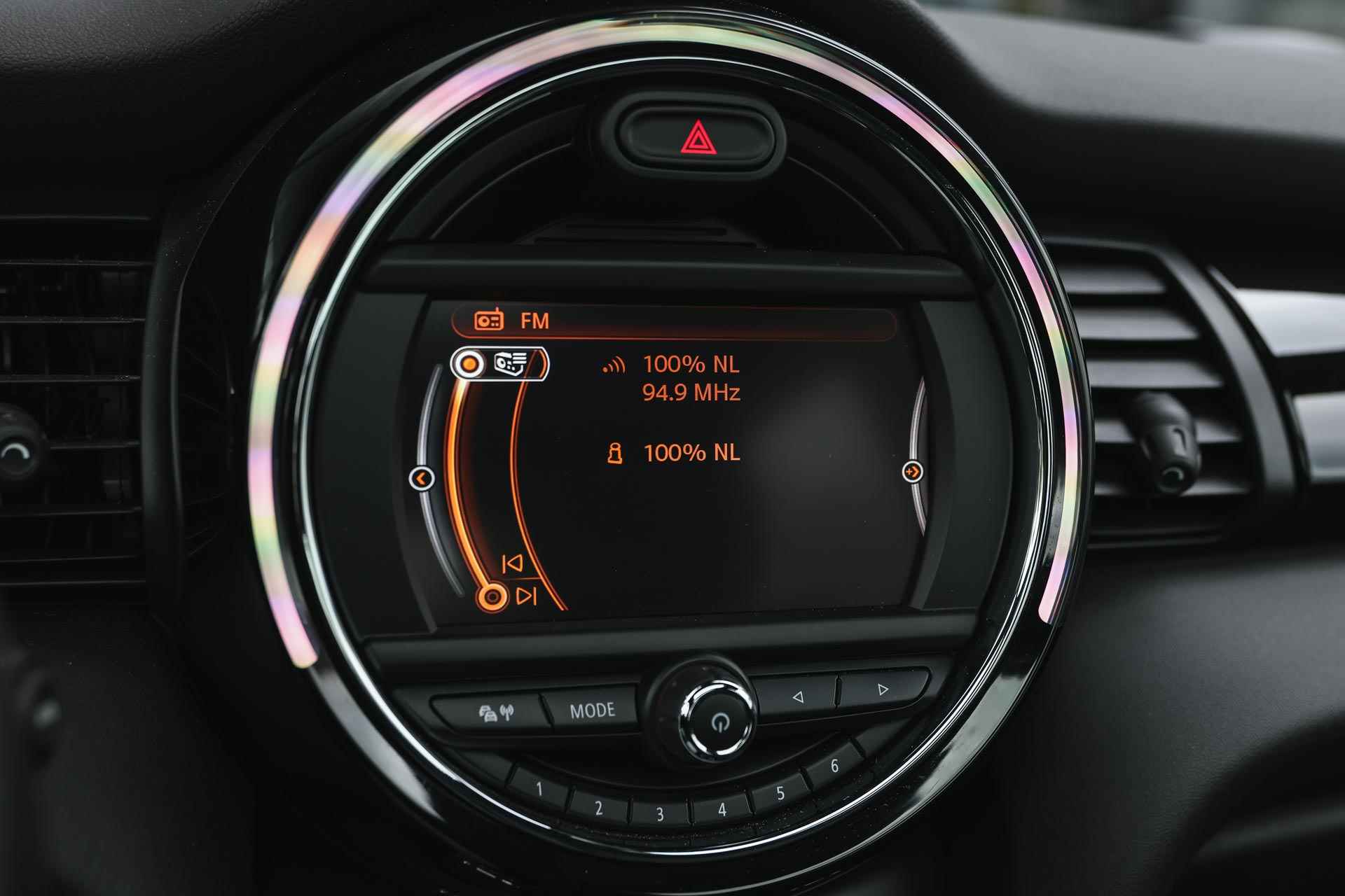 MINI Hatchback Cooper Marylebone Chili / Panoramadak / LED / Sportstoelen / PDC achter / Harman Kardon / Navigatie - 20/31