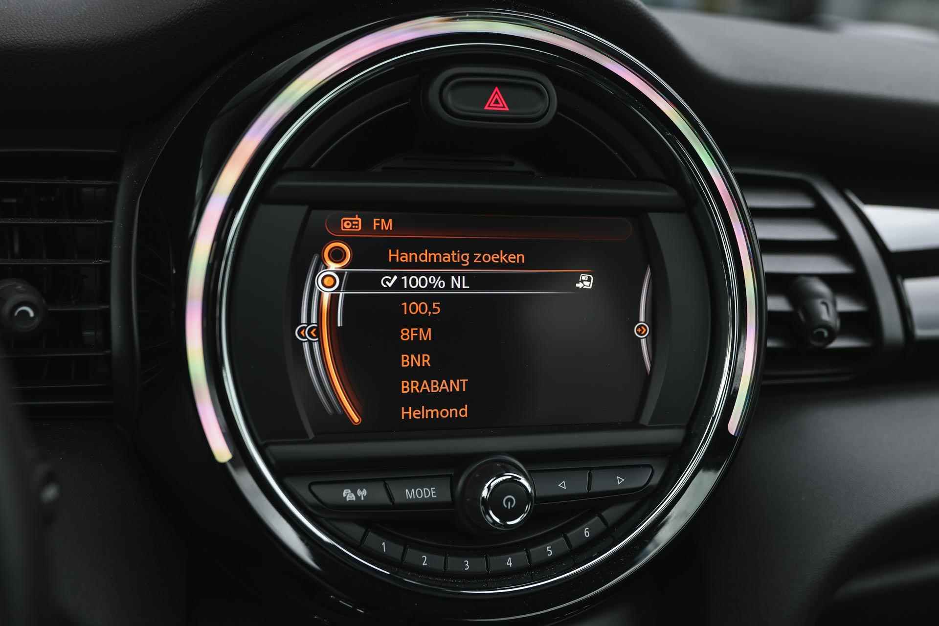 MINI Hatchback Cooper Marylebone Chili / Panoramadak / LED / Sportstoelen / PDC achter / Harman Kardon / Navigatie - 21/31