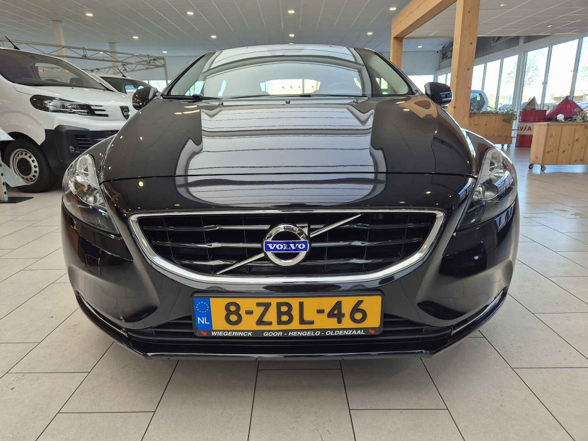 Volvo V40 1.6 T2 Momentum [TREKHAAK| ALLSEASON| DEALER ONDERHOUDEN| ORIGIN - 2/28