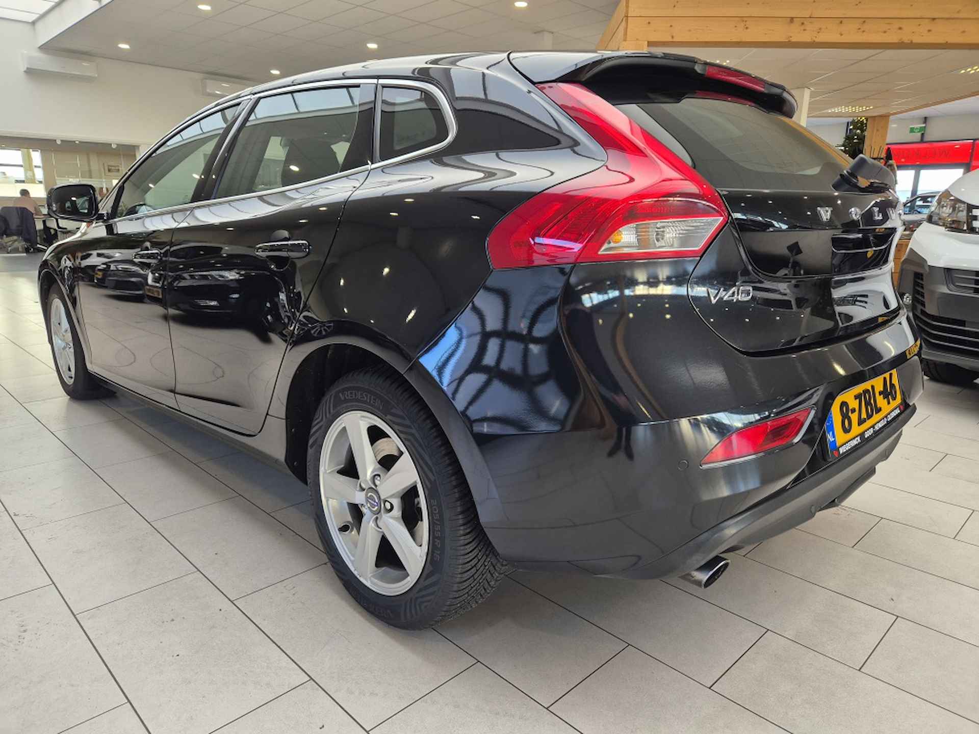 Volvo V40 1.6 T2 Momentum [TREKHAAK| ALLSEASON| DEALER ONDERHOUDEN| ORIGIN - 6/28