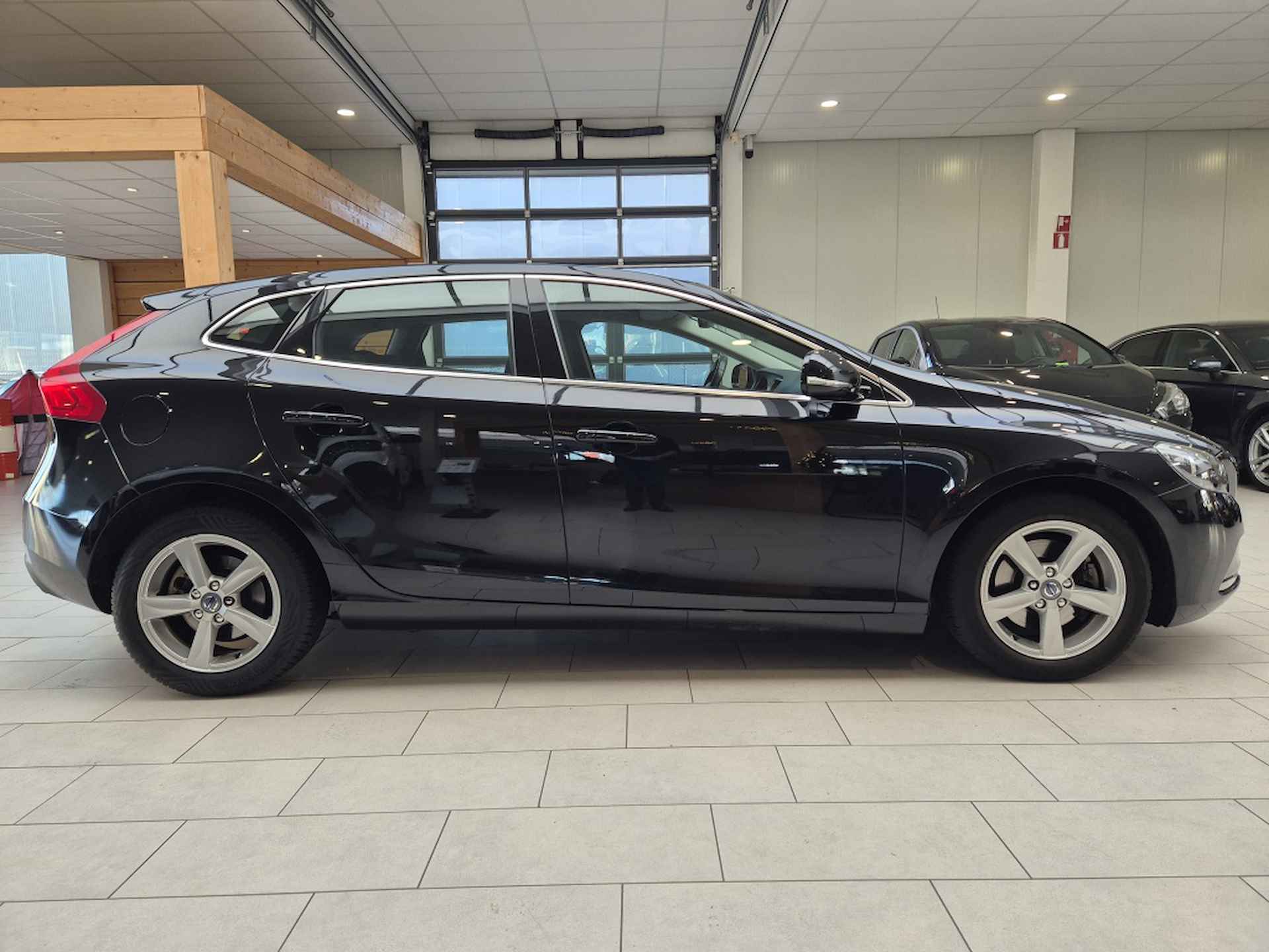 Volvo V40 1.6 T2 Momentum [TREKHAAK| ALLSEASON| DEALER ONDERHOUDEN| ORIGIN - 9/28