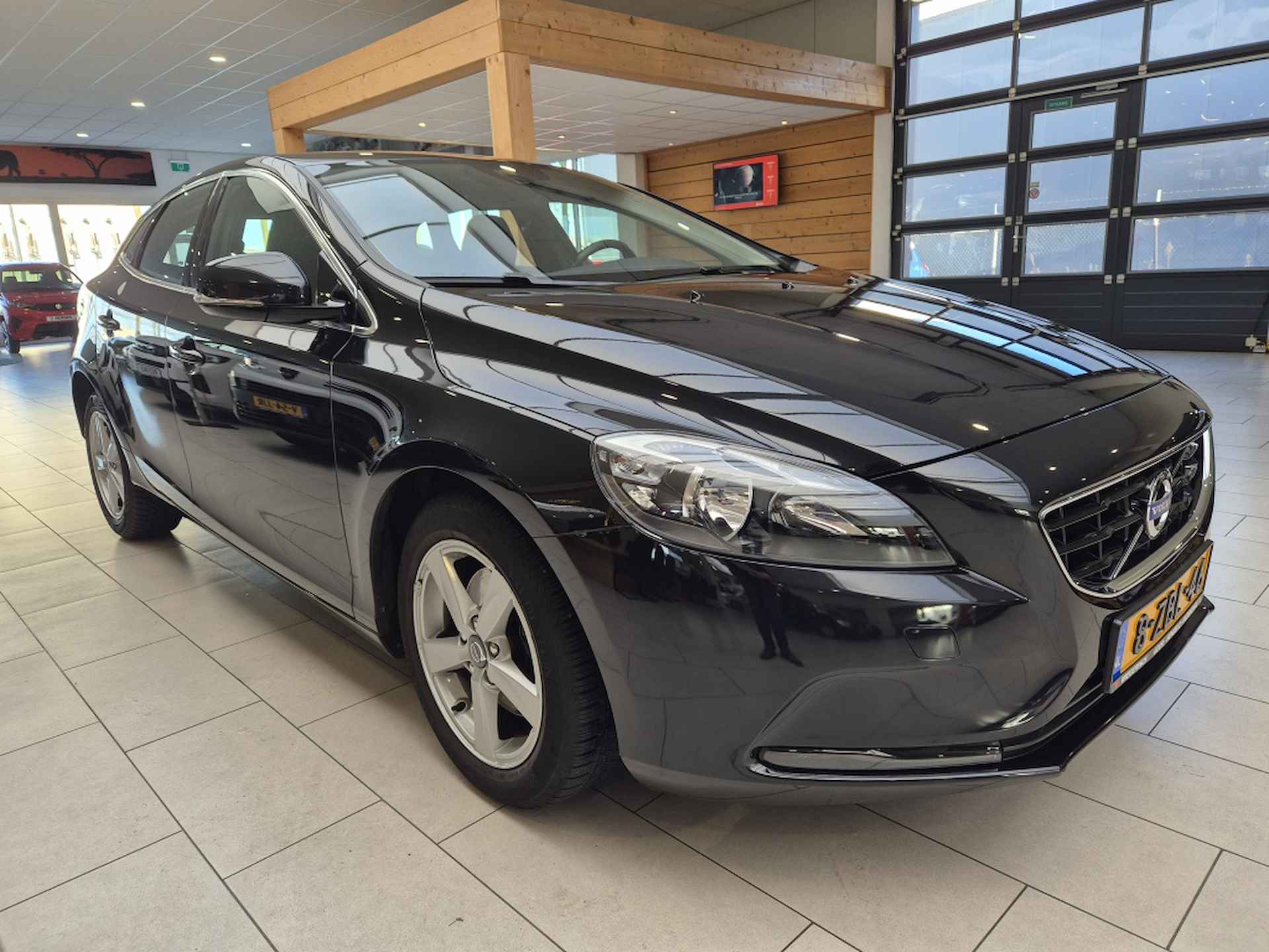 Volvo V40 1.6 T2 Momentum [TREKHAAK| ALLSEASON| DEALER ONDERHOUDEN| ORIGIN - 10/28