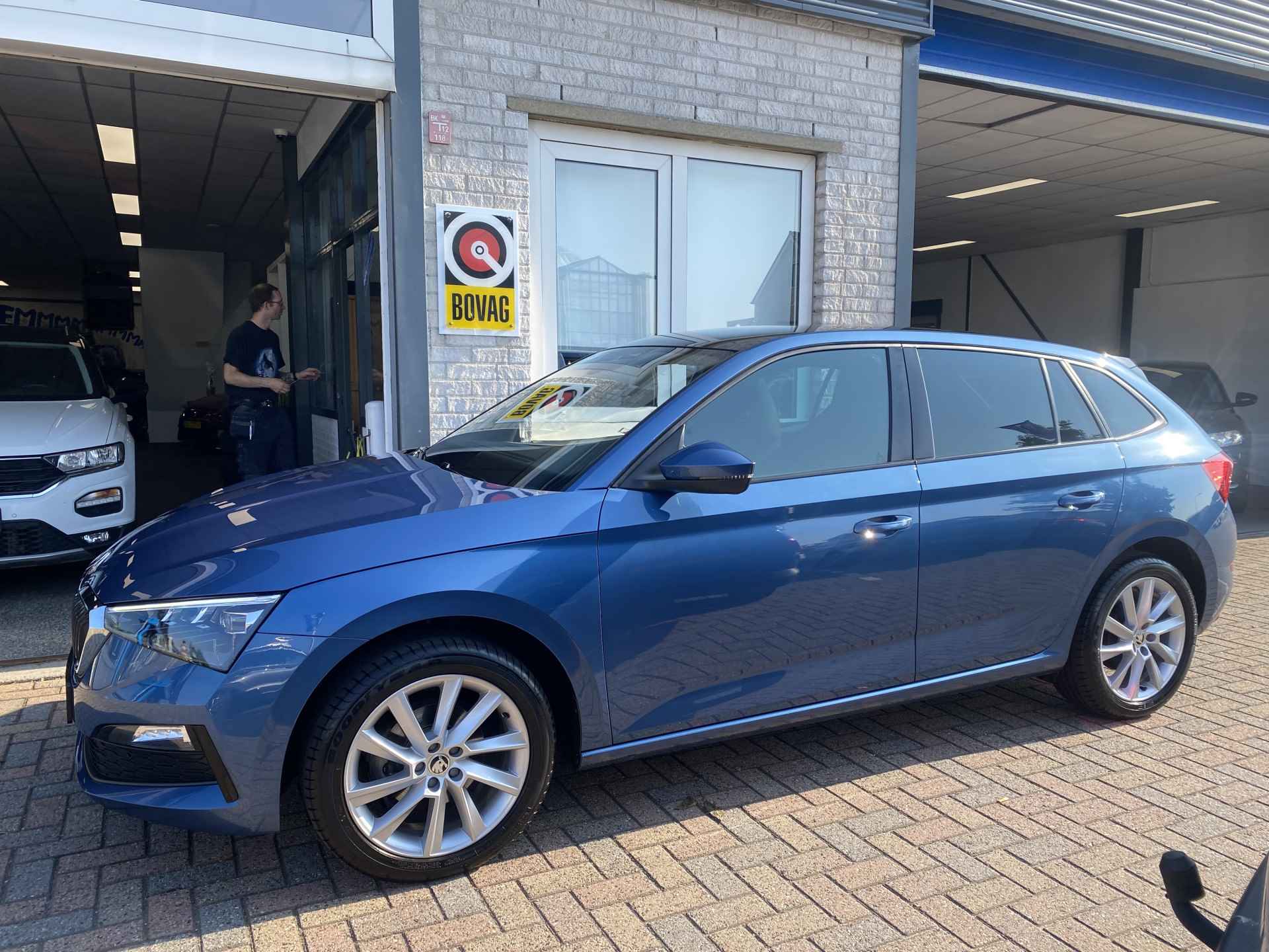 Škoda Scala 1.0 TSI Sport Business / PANO/ PARK. SENSOREN/ LED/ CRUISE/ APP CONNECT/ CLIMA/ DAB/ - 3/38