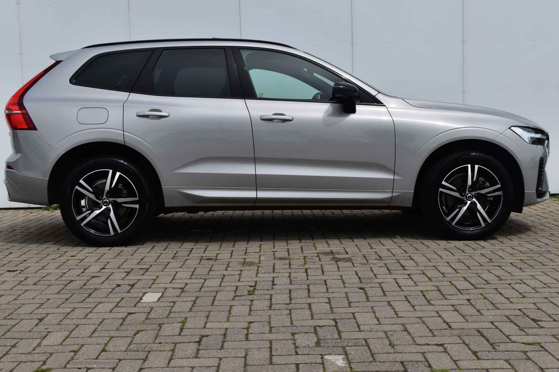 Volvo XC60 Recharge T6 AWD R-Design #Luchtvering #MassageStoelen #Stoelkoeling - 4/37