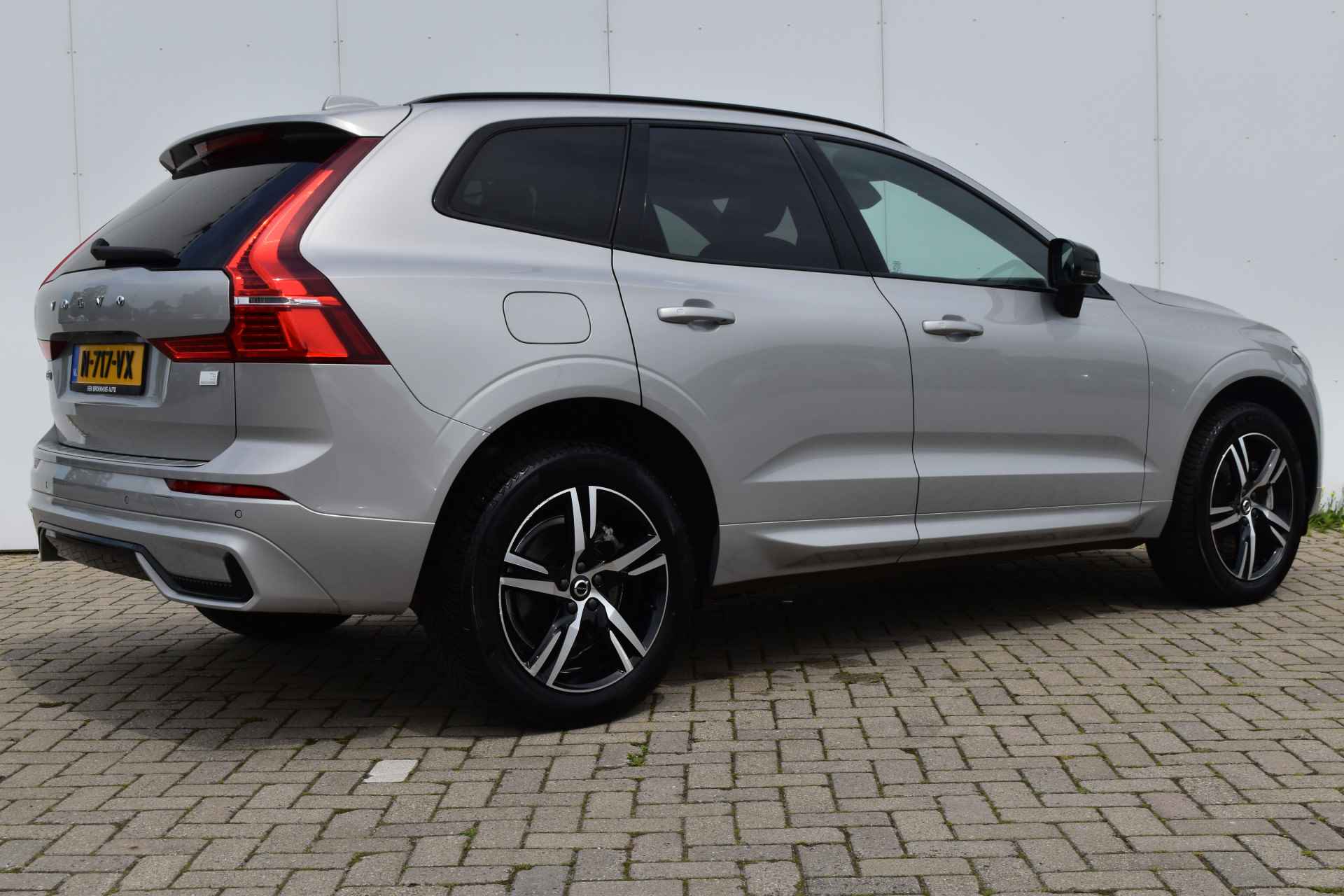 Volvo XC60 Recharge T6 AWD R-Design #Luchtvering #MassageStoelen #Stoelkoeling - 5/37