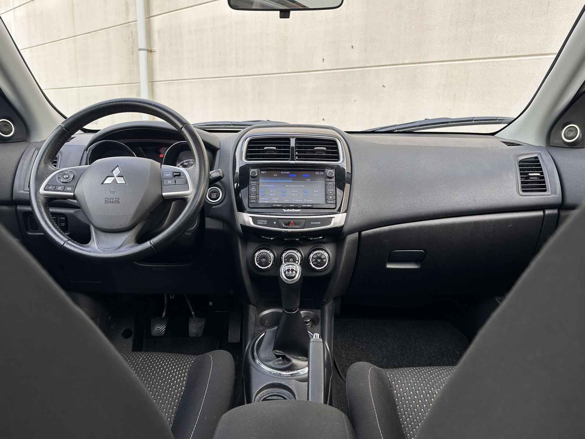 Mitsubishi ASX 1.6 Cleartec Intense+ / Navigatie / Achteruitrijcamera / Panoramadak / Trekhaak / Climate Control / Cruise Control / Keyless / - 2/26