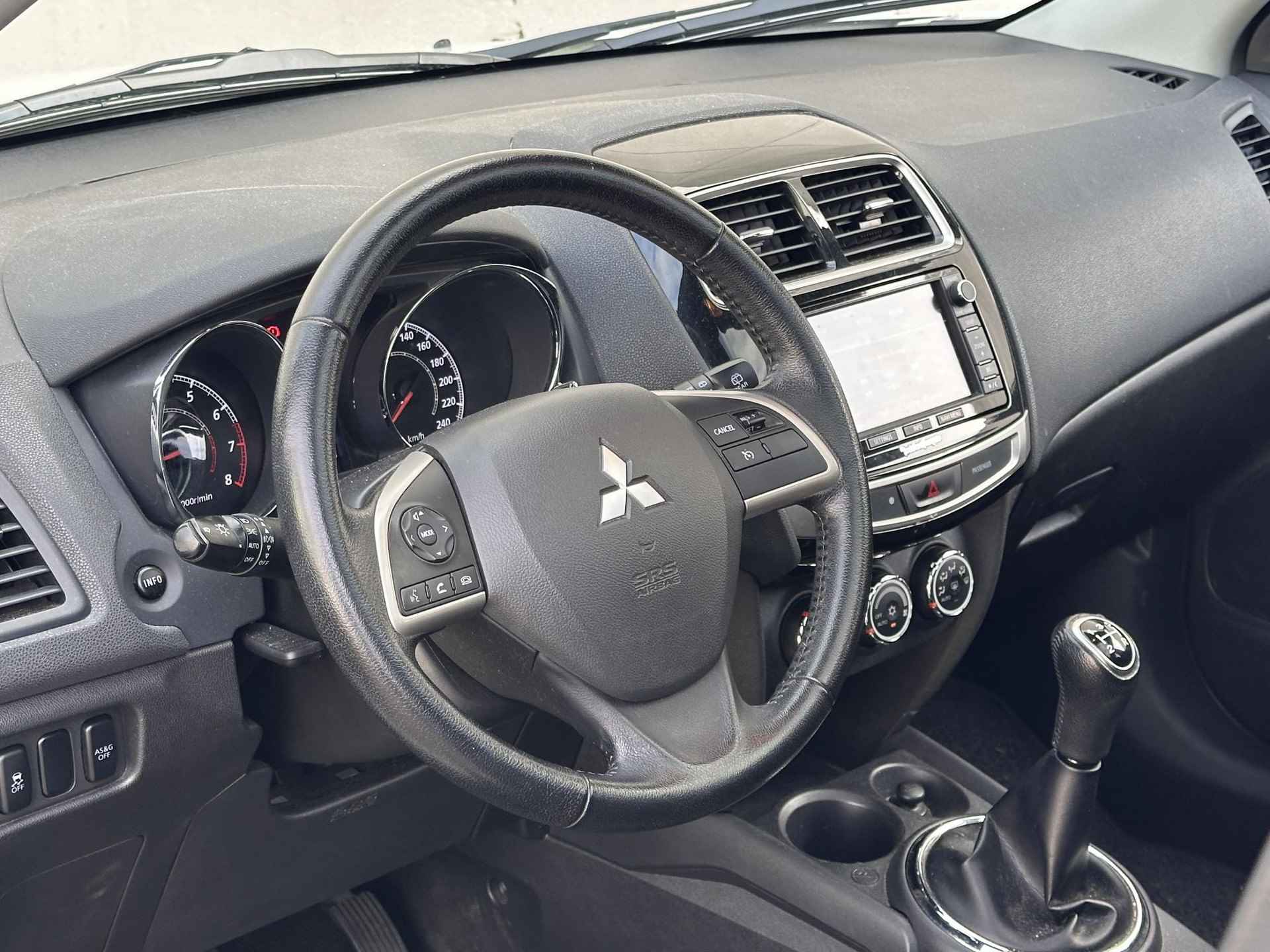 Mitsubishi ASX 1.6 Cleartec Intense+ / Navigatie / Achteruitrijcamera / Panoramadak / Trekhaak / Climate Control / Cruise Control / Keyless / - 12/26