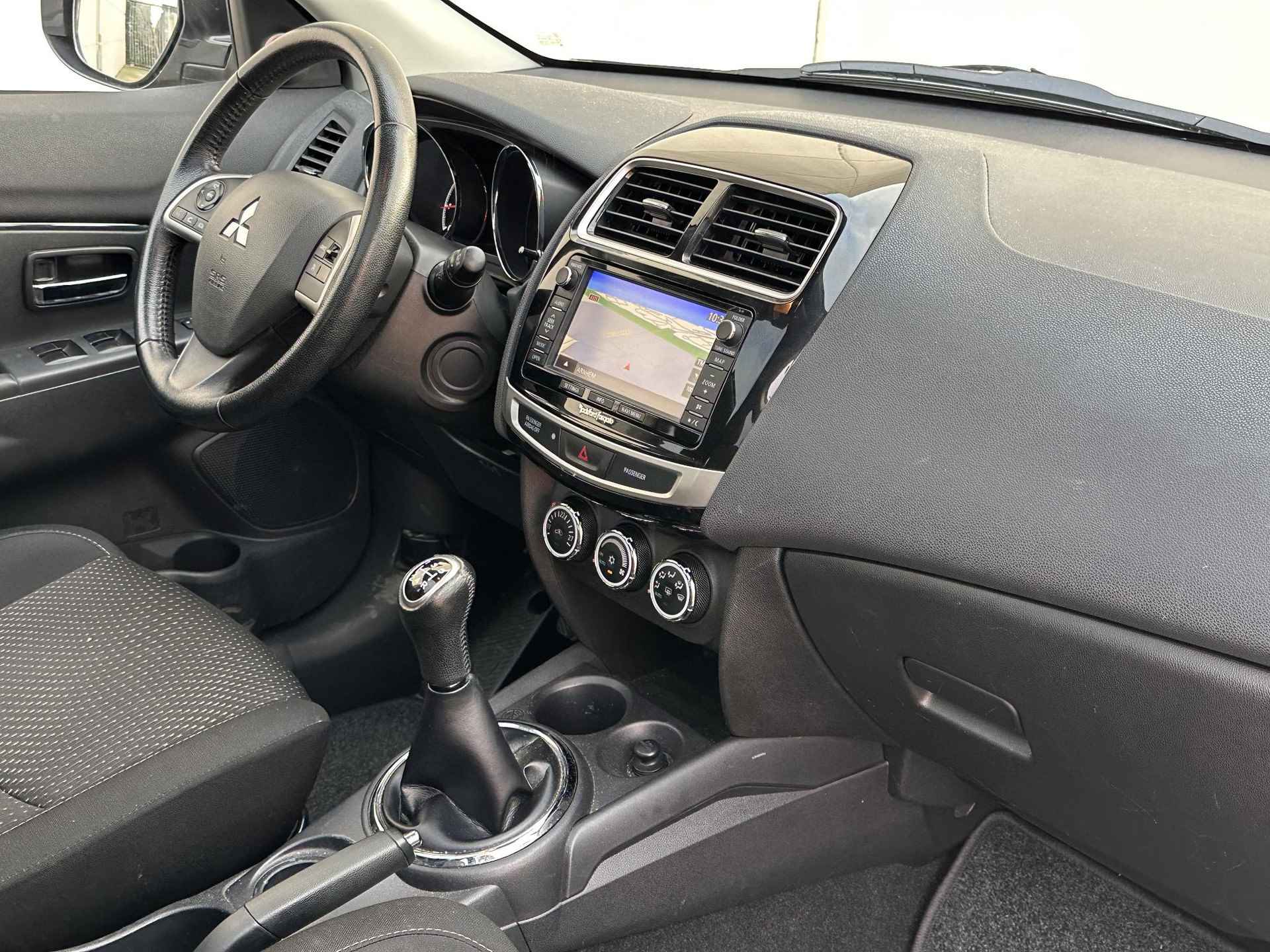 Mitsubishi ASX 1.6 Cleartec Intense+ / Navigatie / Achteruitrijcamera / Panoramadak / Trekhaak / Climate Control / Cruise Control / Keyless / - 22/26