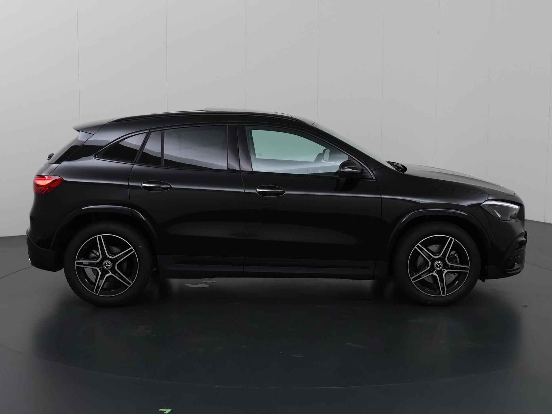 Mercedes-Benz GLA-klasse 180 AMG Line | Panoramadak | WideScreen | Sportstoelen | Navigatie | Camera | Climate Control |  DAB | Sfeerverlichting | Stoelverwarming | Ele. kofferdeksel | LED High Performance | - 7/49