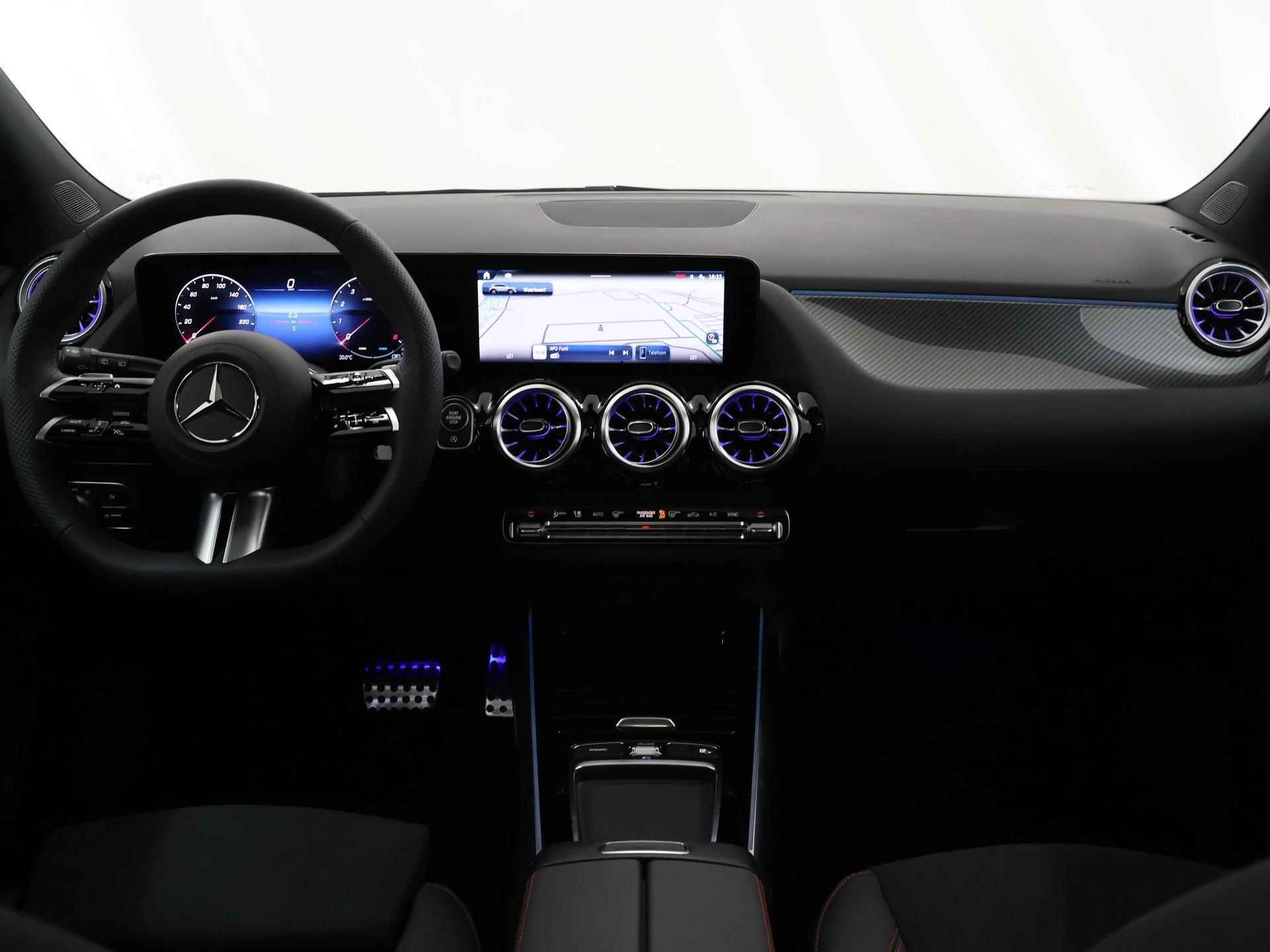 Mercedes-Benz GLA-klasse 180 AMG Line | Panoramadak | WideScreen | Sportstoelen | Navigatie | Camera | Climate Control |  DAB | Sfeerverlichting | Stoelverwarming | Ele. kofferdeksel | LED High Performance | - 9/49