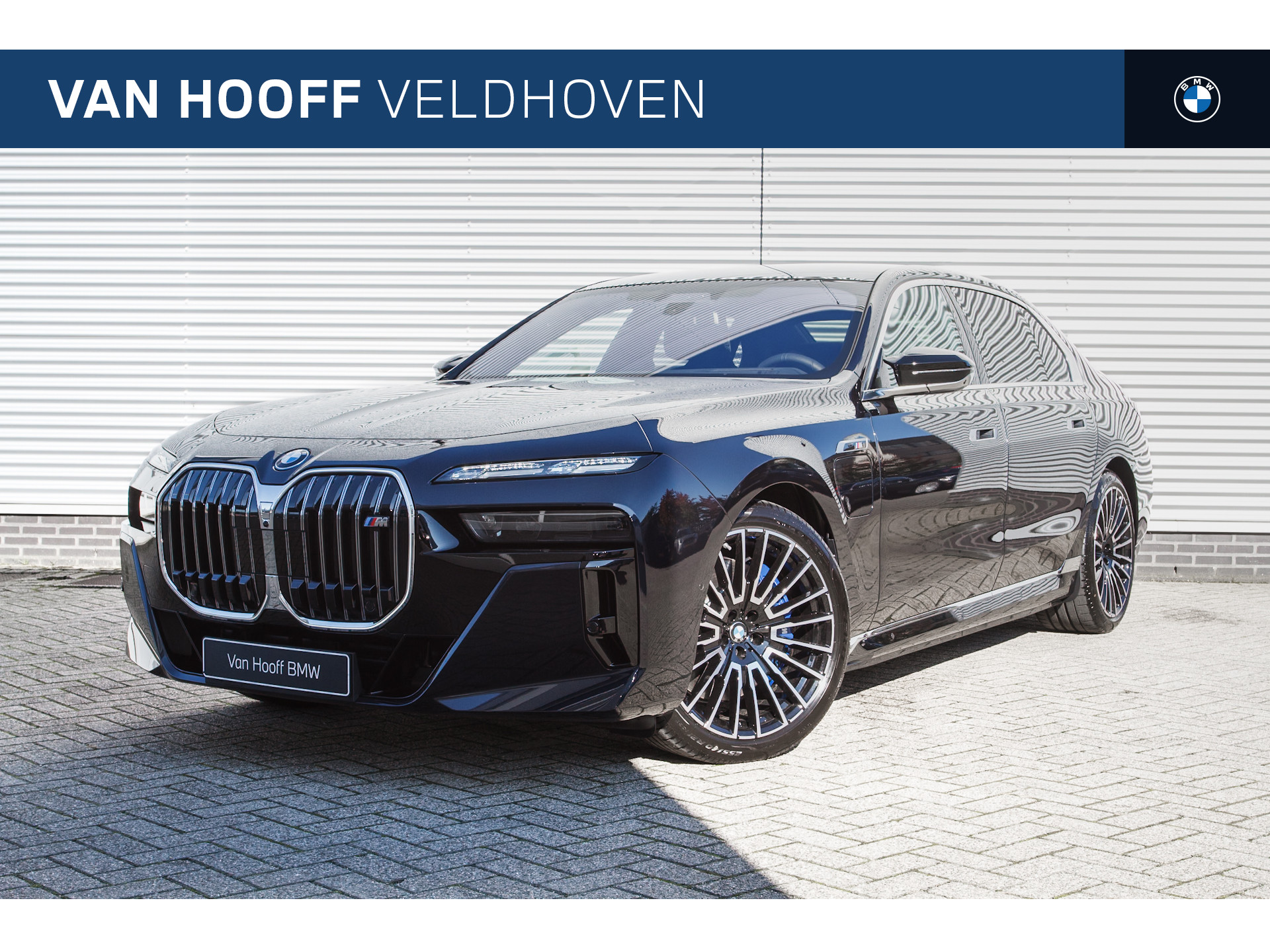 BMW 7 Serie M760e xDrive High Executive Automaat / Panoramadak Sky Lounge / Executive Lounge Seating / Massagefunctie / Bowers & Wilkins / Parking Assistant Professional