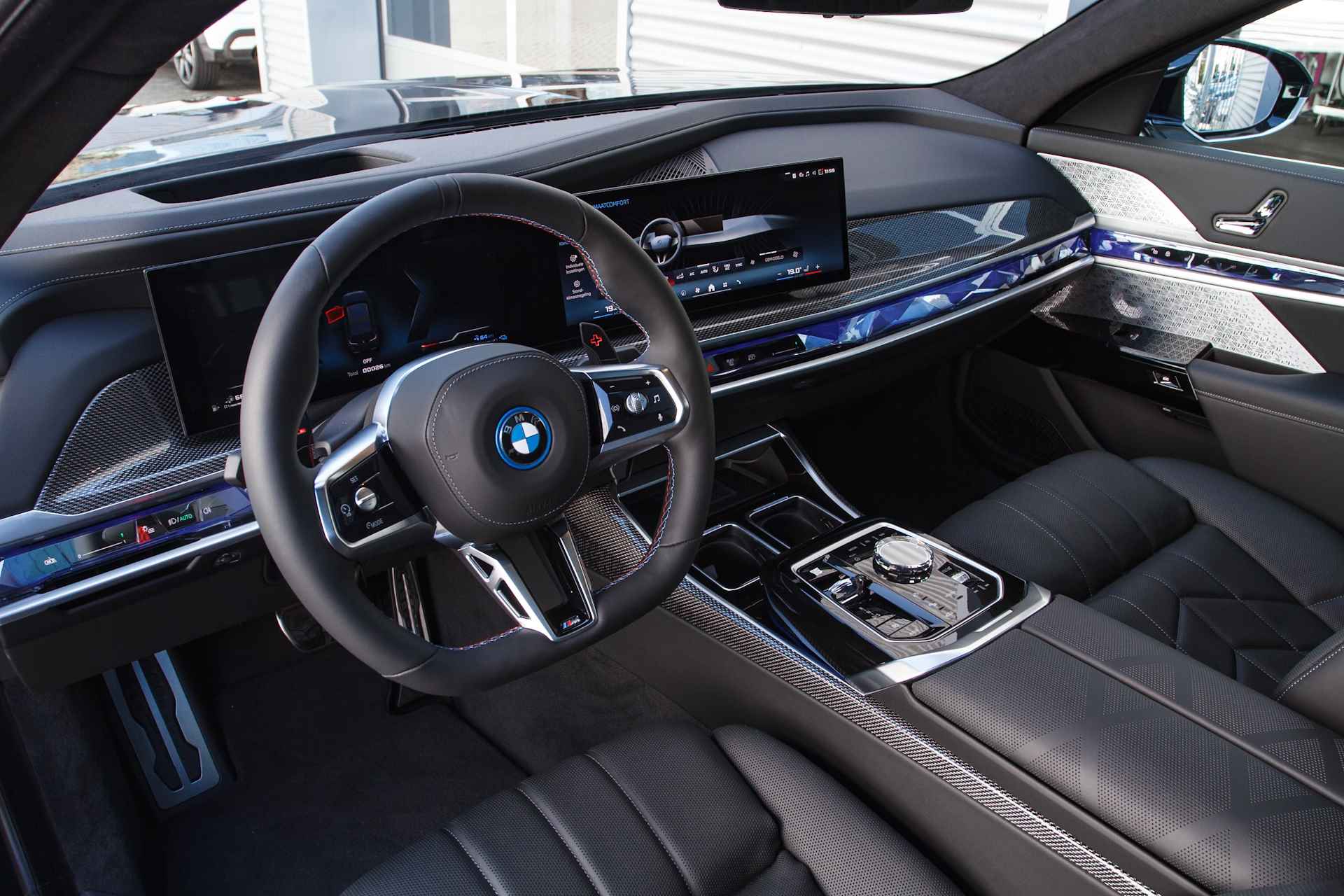 BMW 7 Serie M760e xDrive High Executive Automaat / Panoramadak Sky Lounge / Executive Lounge Seating / Massagefunctie / Bowers & Wilkins / Parking Assistant Professional - 4/46