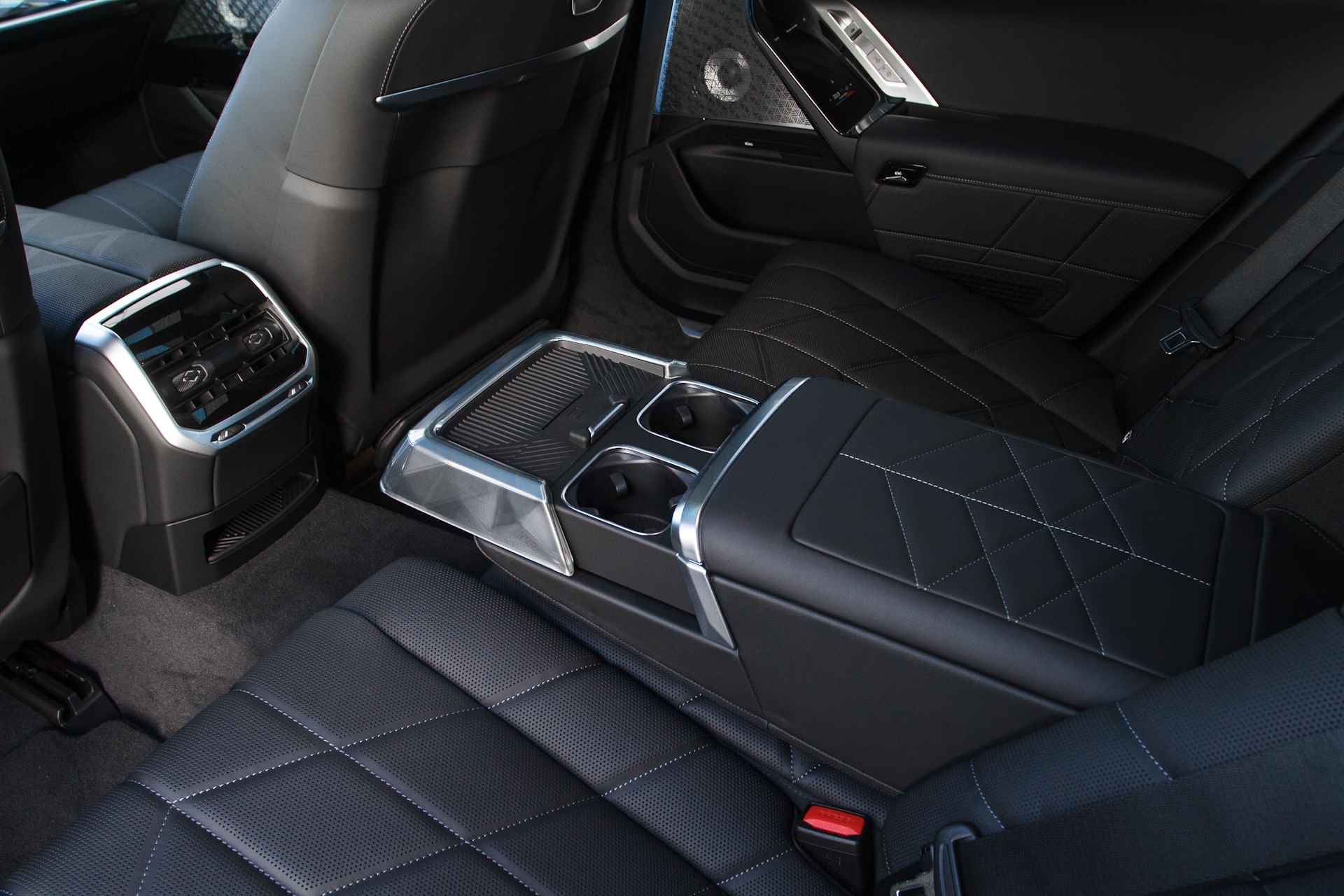 BMW 7 Serie M760e xDrive High Executive Automaat / Panoramadak Sky Lounge / Executive Lounge Seating / Massagefunctie / Bowers & Wilkins / Parking Assistant Professional - 12/46