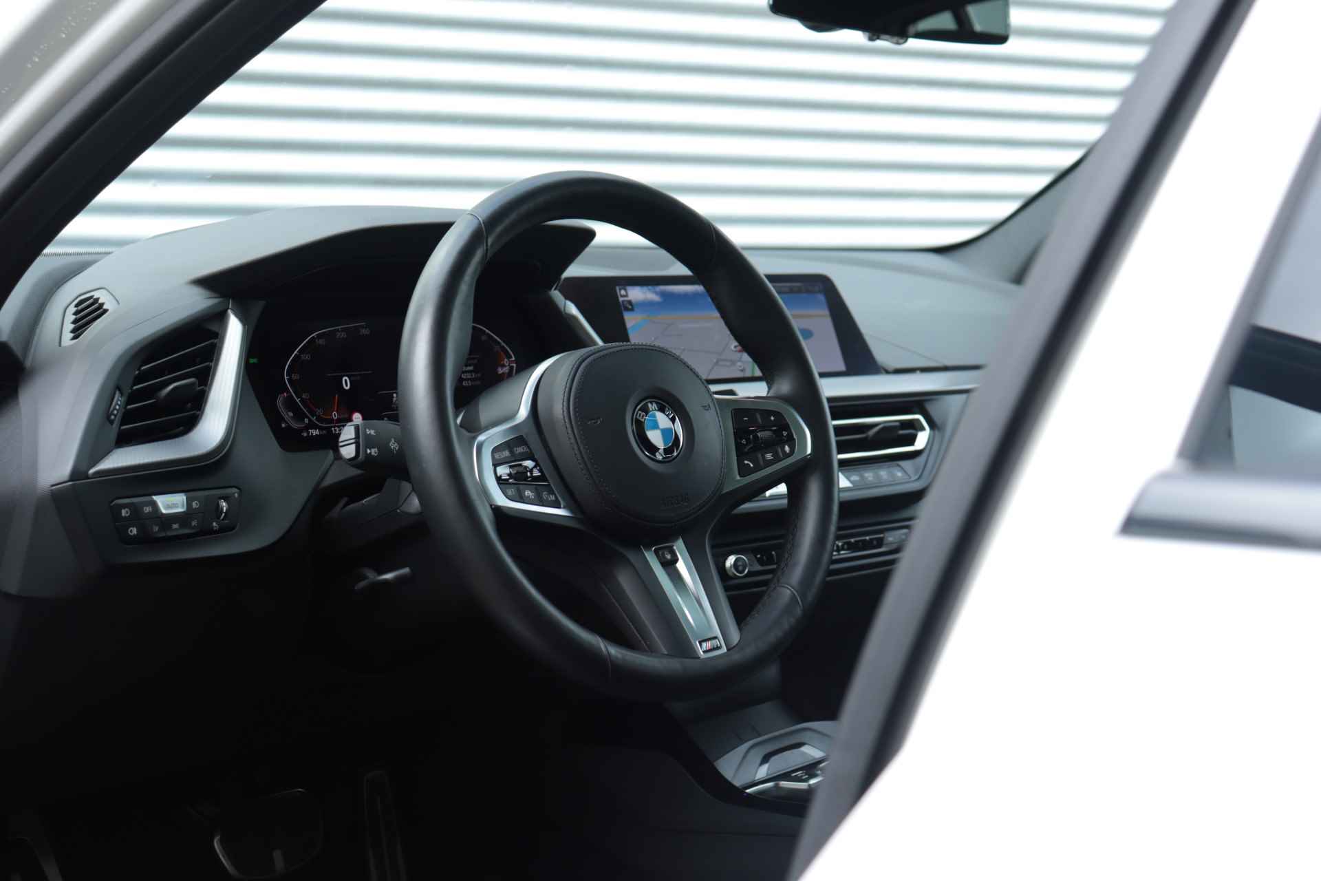 BMW 1 Serie 5-deurs 118i | High Executive / M Sportpakket / Panodak / Harman Kardon / Head-Up / Comfort Acces / Adaptive Cruise Control / Driving Assistant - 13/41