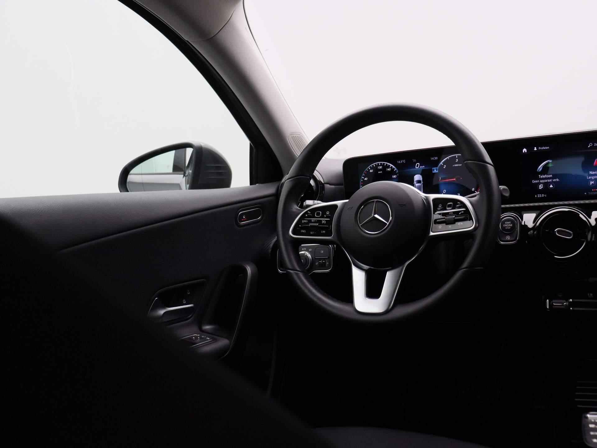 Mercedes-Benz A-klasse 180 d Business Solution | Ambient Lighting | Automaat | Achteruitrijcamera | DAB ontvanger | High-performance led-koplampen | Mercedes-Benz navigatie | - 10/43