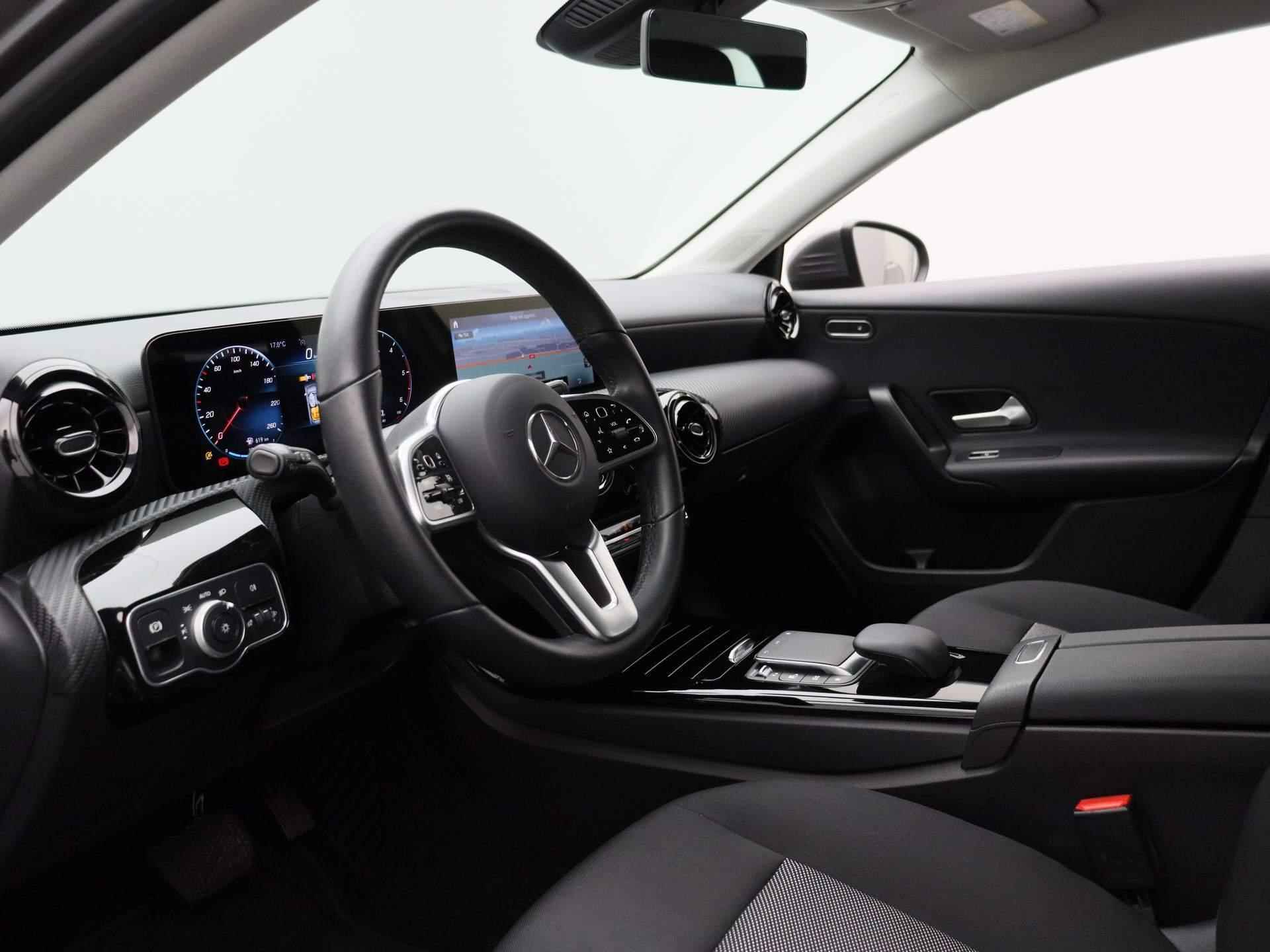 Mercedes-Benz A-klasse 180 d Business Solution | Ambient Lighting | Automaat | Achteruitrijcamera | DAB ontvanger | High-performance led-koplampen | Mercedes-Benz navigatie | - 36/43