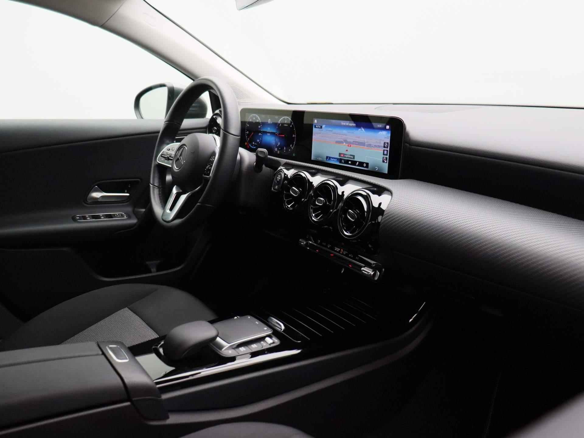 Mercedes-Benz A-klasse 180 d Business Solution | Ambient Lighting | Automaat | Achteruitrijcamera | DAB ontvanger | High-performance led-koplampen | Mercedes-Benz navigatie | - 38/43