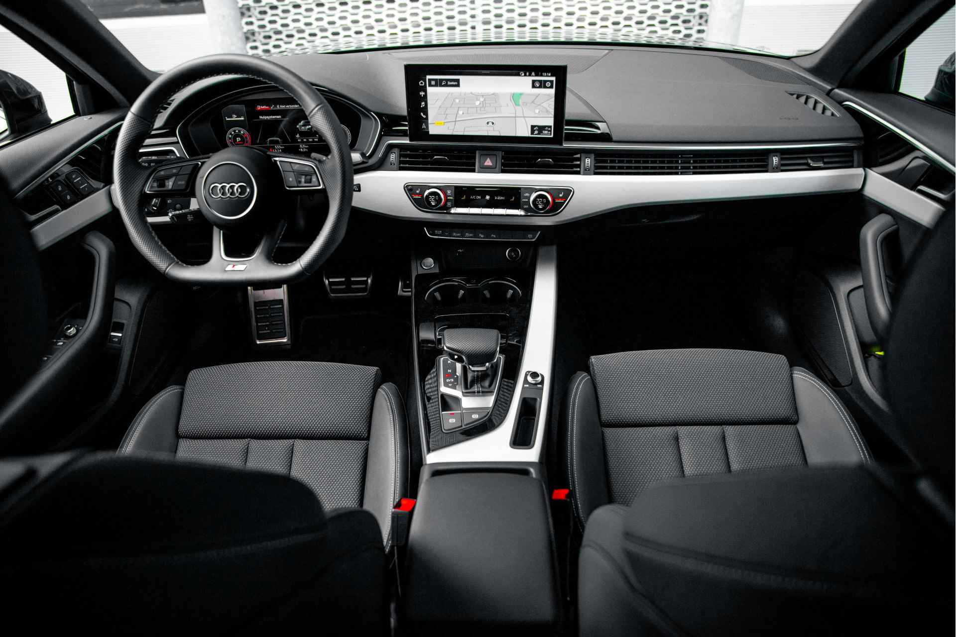 Audi A4 Limousine 35 TFSI 150PK S edition | 360 Camera | Elektrische Stoelen | Stoelverwarming | Ambiente Lichtpakket Plus | - 9/64