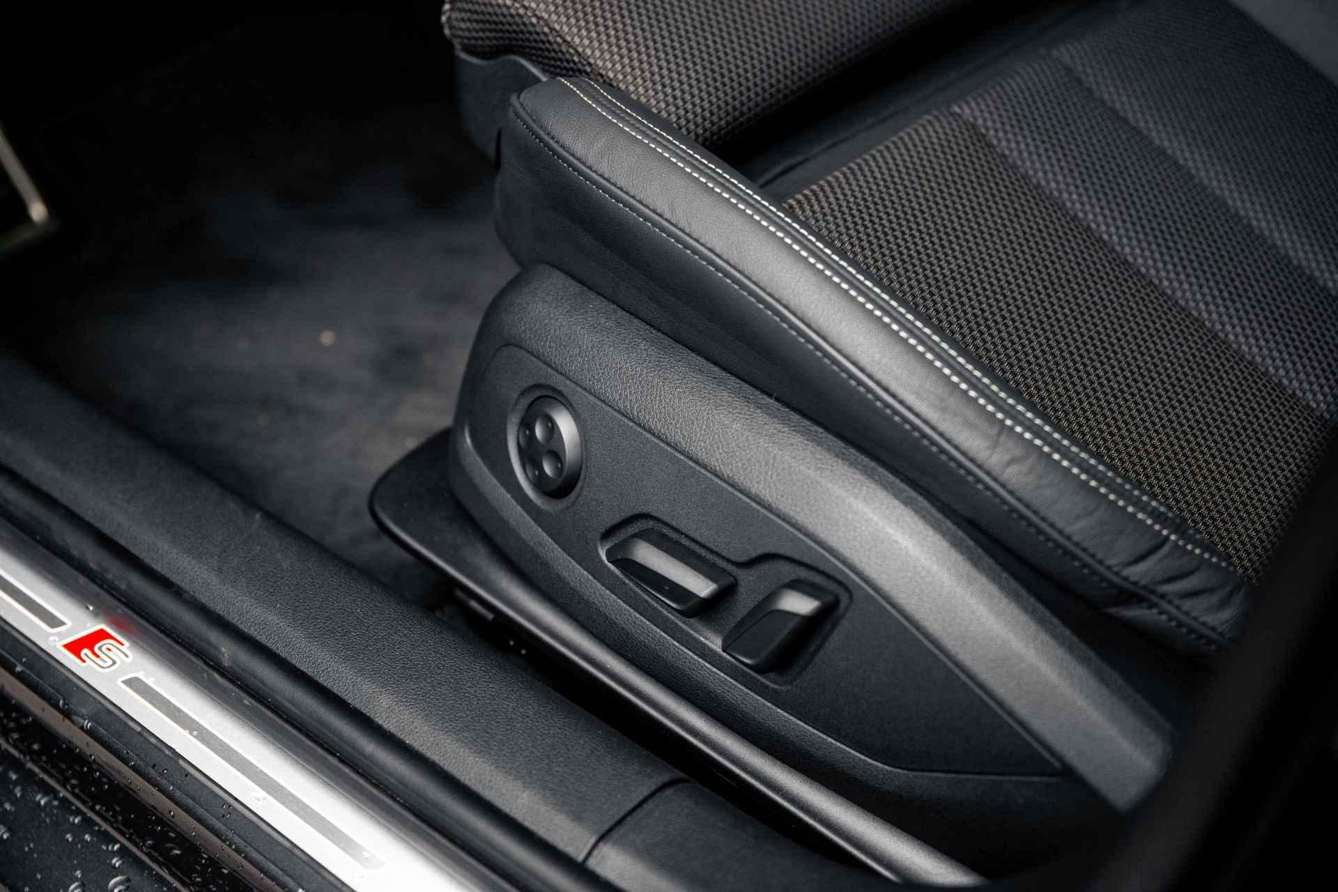Audi A4 Limousine 35 TFSI 150PK S edition | 360 Camera | Elektrische Stoelen | Stoelverwarming | Ambiente Lichtpakket Plus | - 29/64