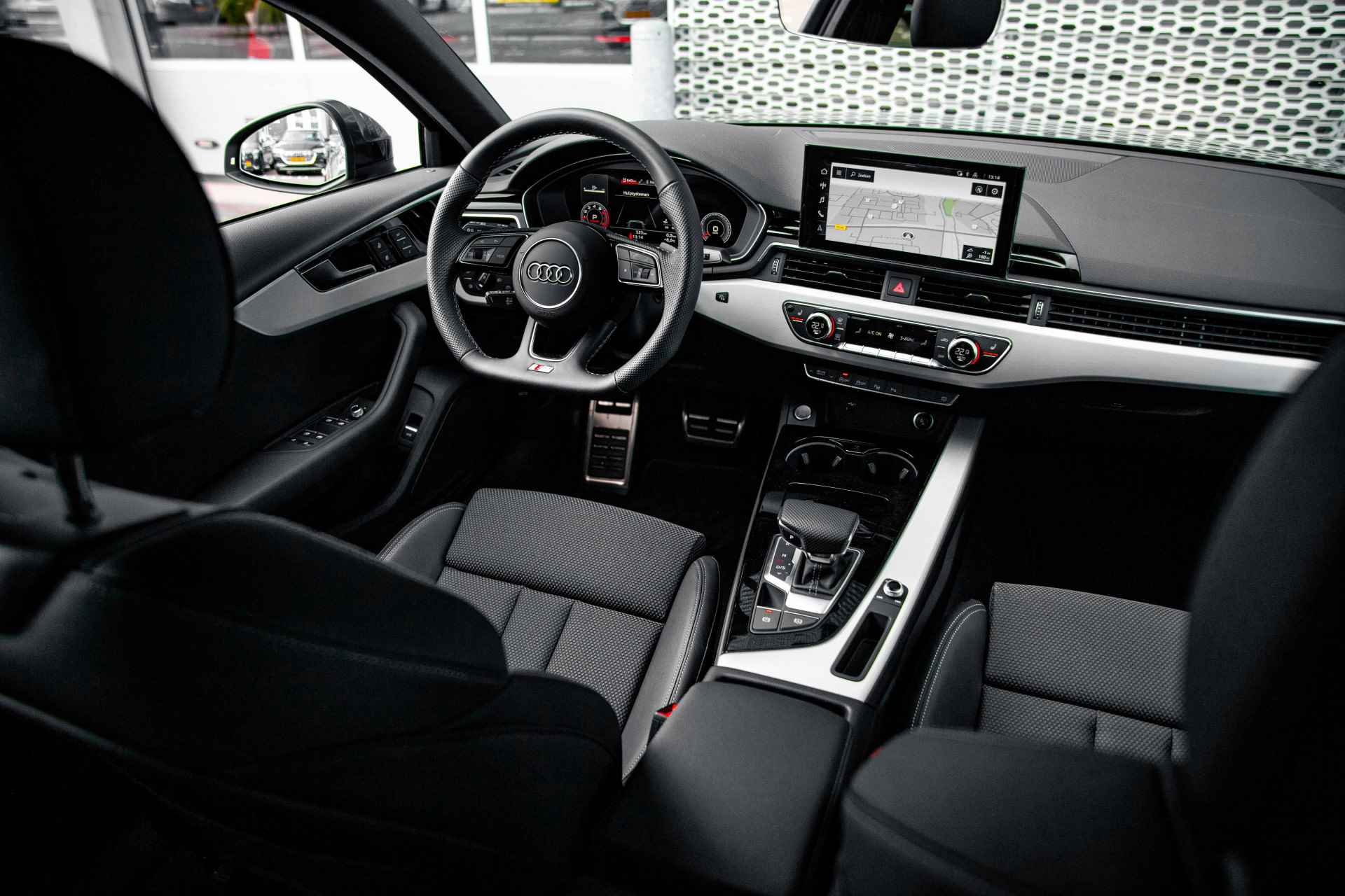 Audi A4 Limousine 35 TFSI 150PK S edition | 360 Camera | Elektrische Stoelen | Stoelverwarming | Ambiente Lichtpakket Plus | - 40/64
